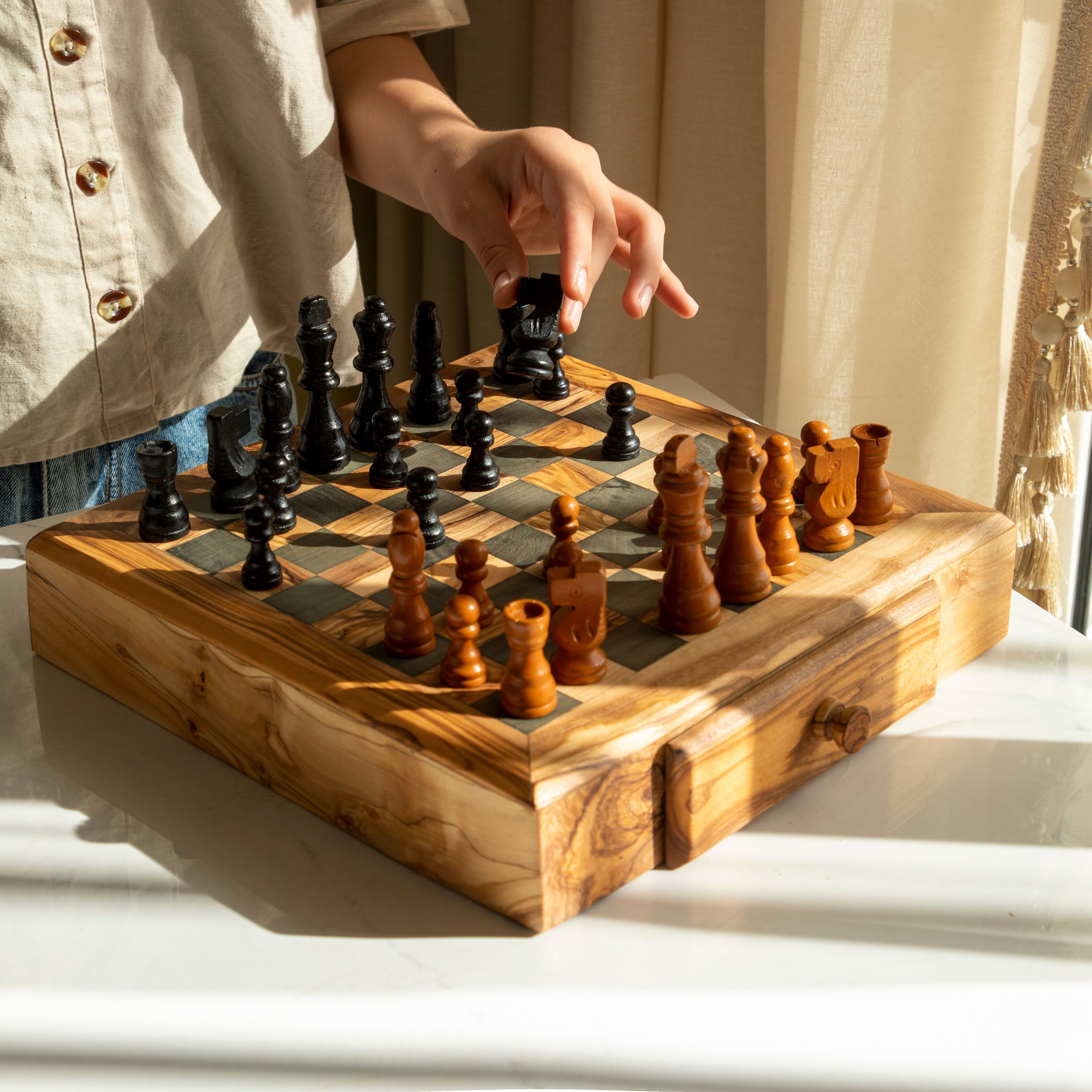 Handwerkliche Spiele in Holz und Olivier mit Tiroirs de Rangement