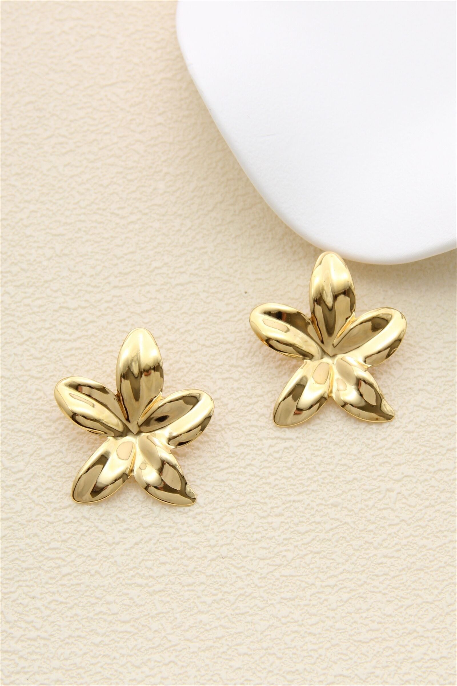 Golden Flower Earrings – Luminous Elegance