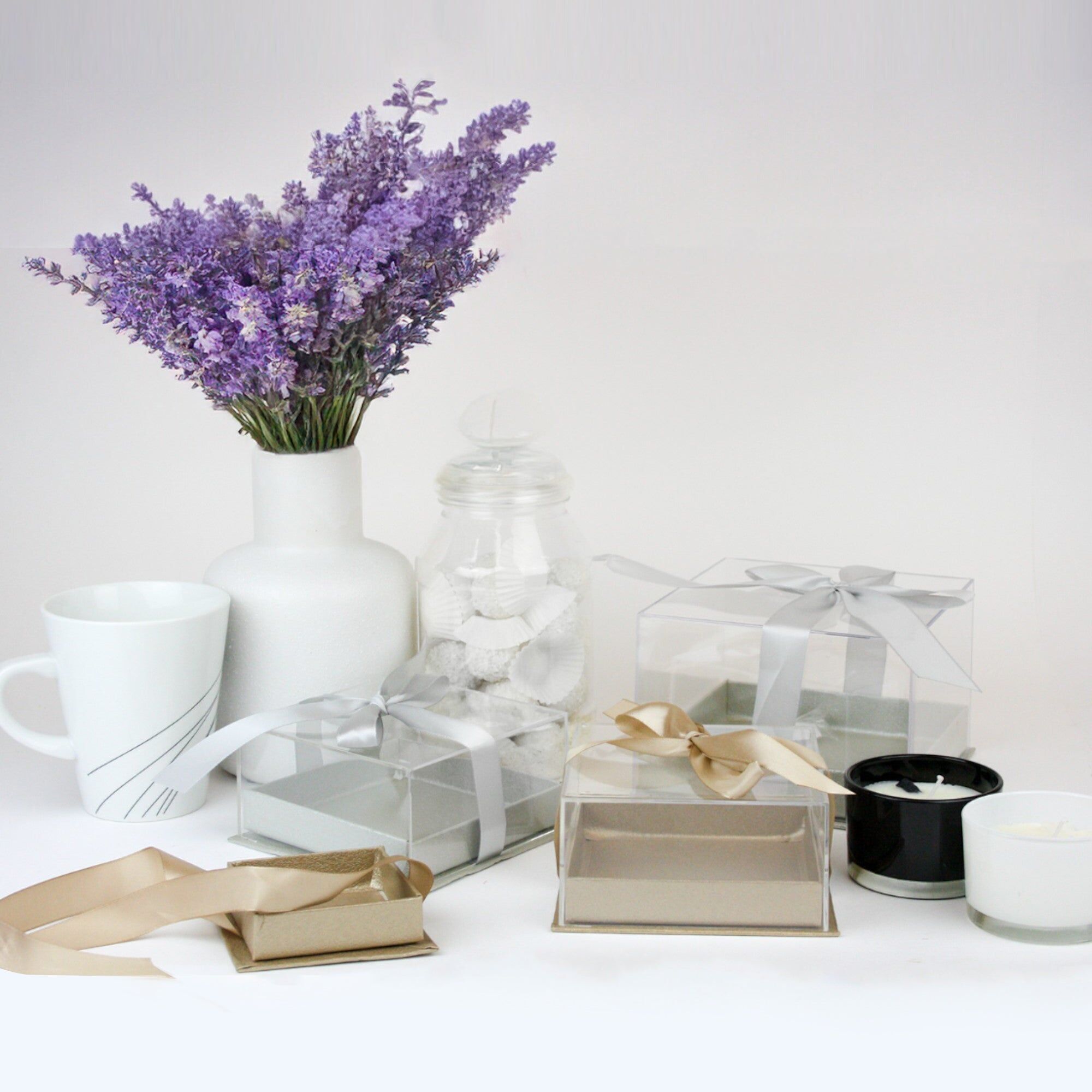 Boîte cadeau en acrylique avec couvercle transparent et ruban (tailles et couleurs disponibles)