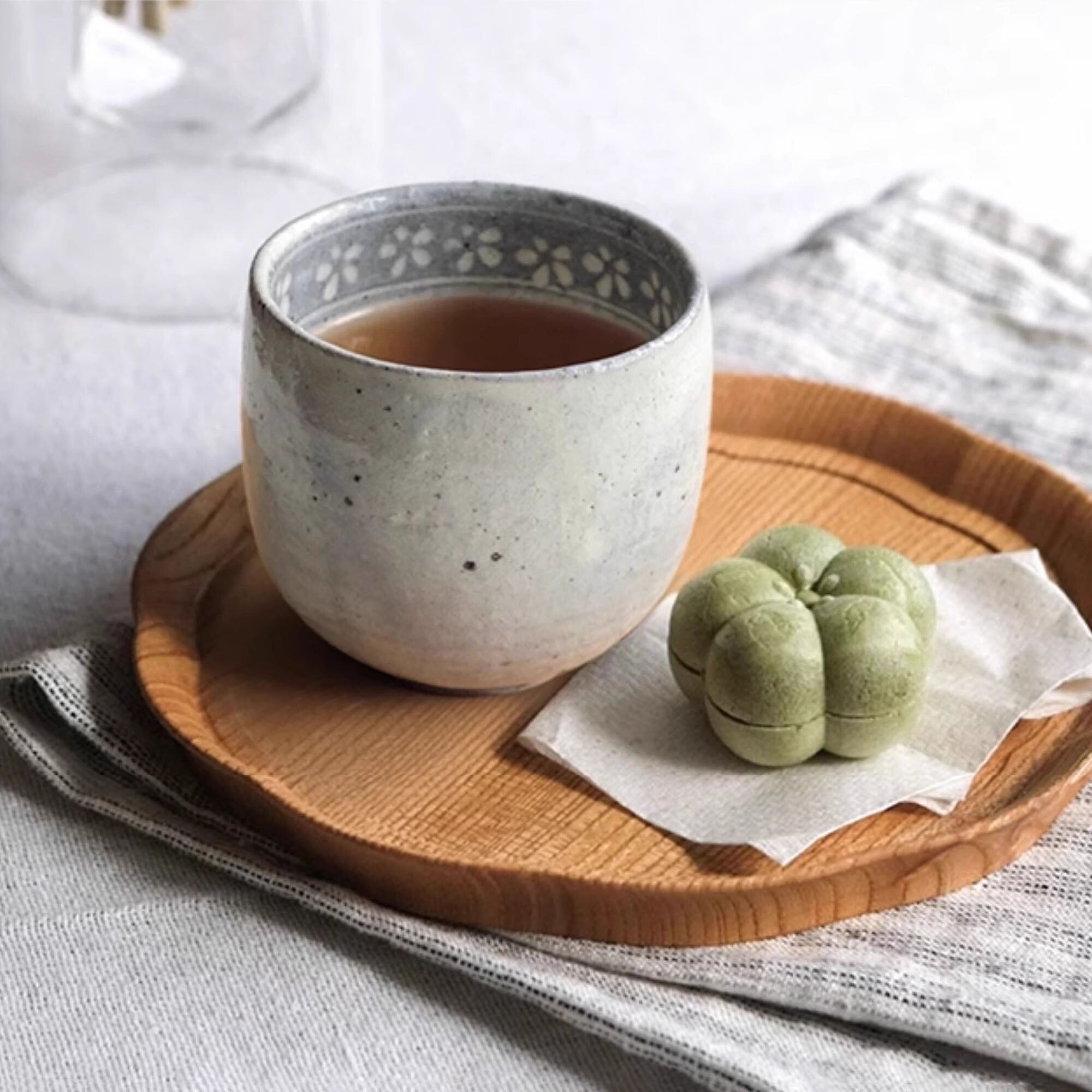 Tasse Ginpo Mishima avec motif floral