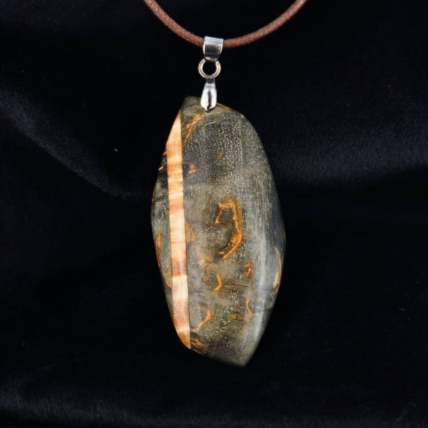 Lámpara colgante de madera de abedul estabilizada en negro y beige