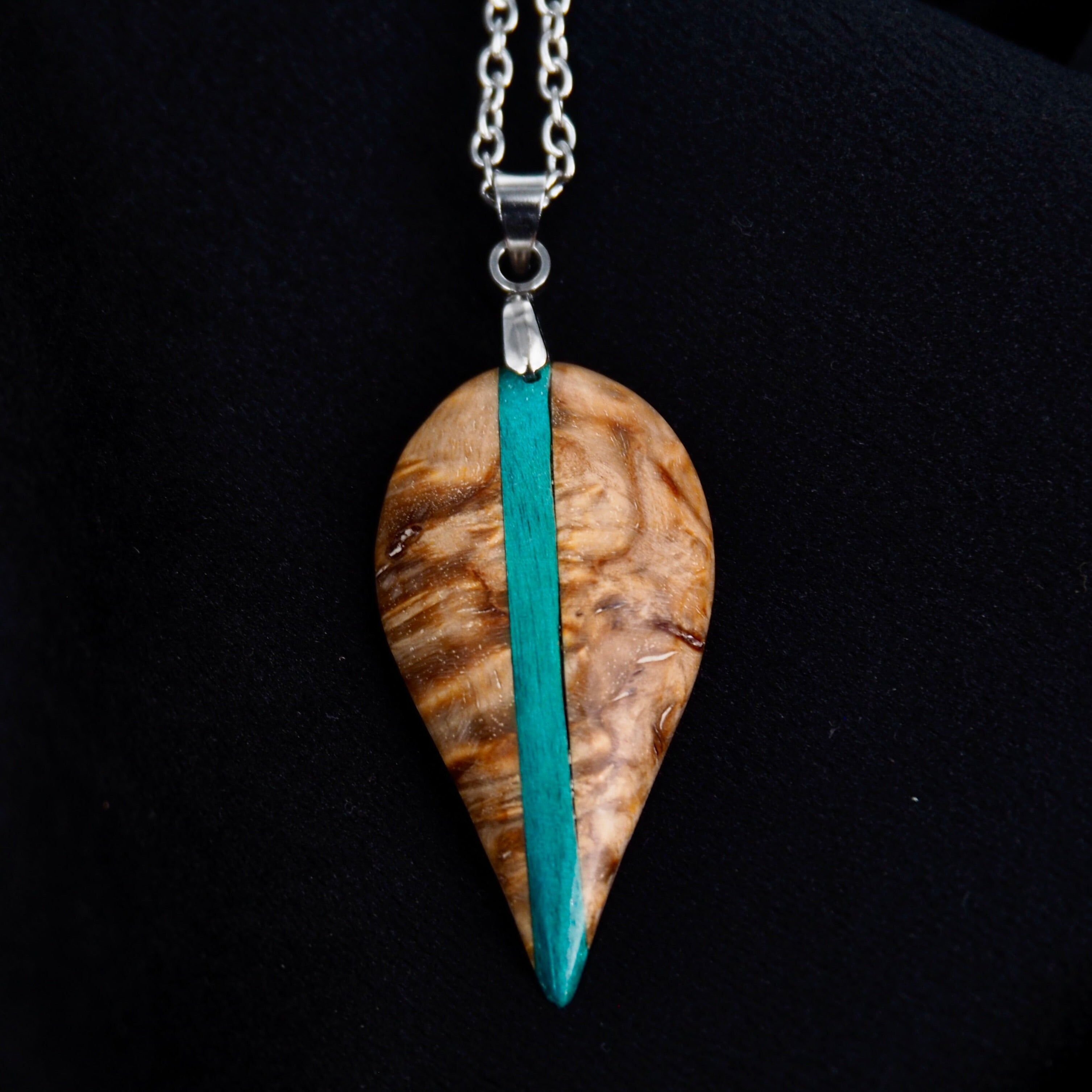 Anhänger aus stabilisiertem Birkenholz in Beige und Türkis