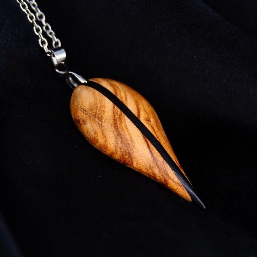 Anhänger aus Olivenholz und Ebenholz