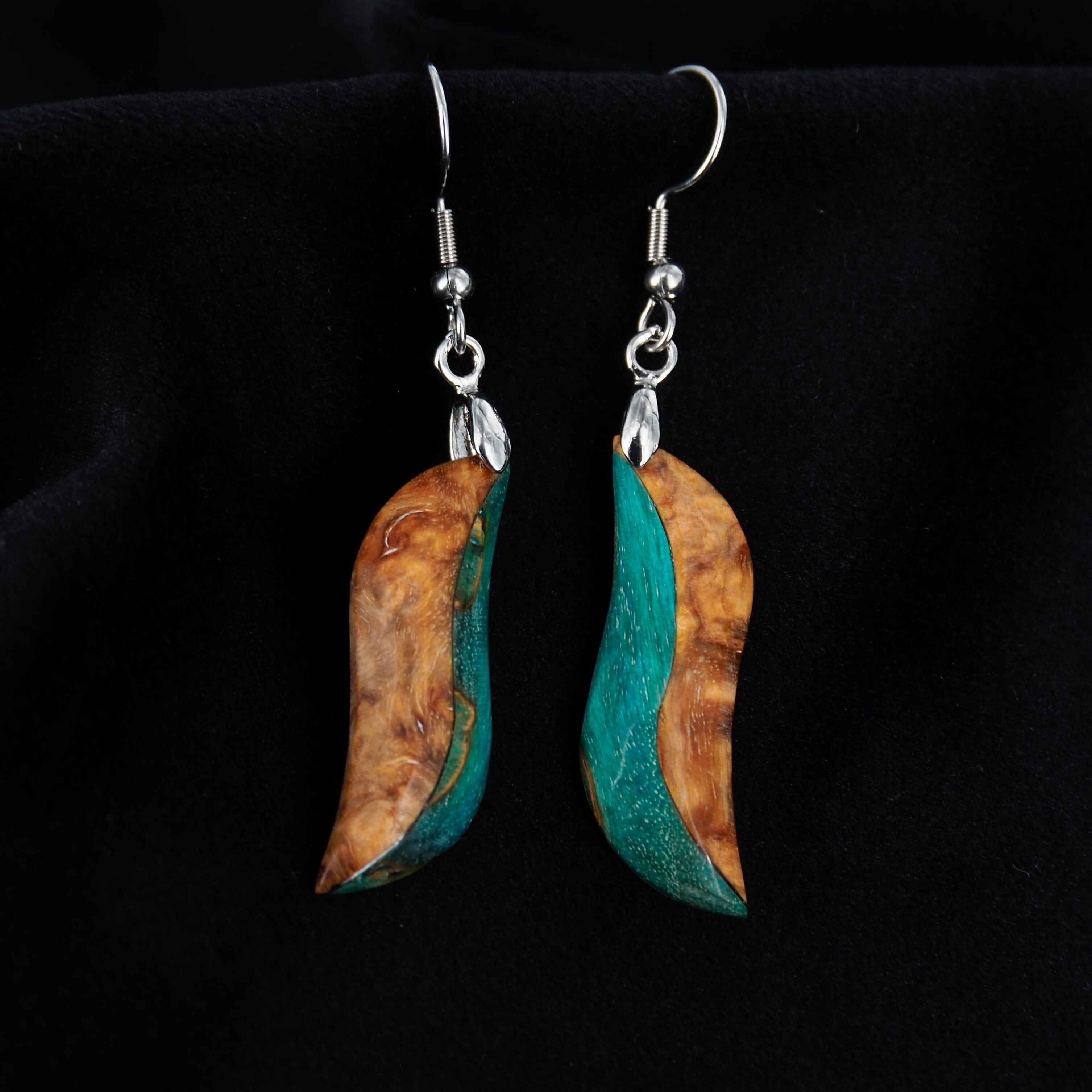 Ohrringe aus stabilisiertem Birkenholz in Türkis und Beige