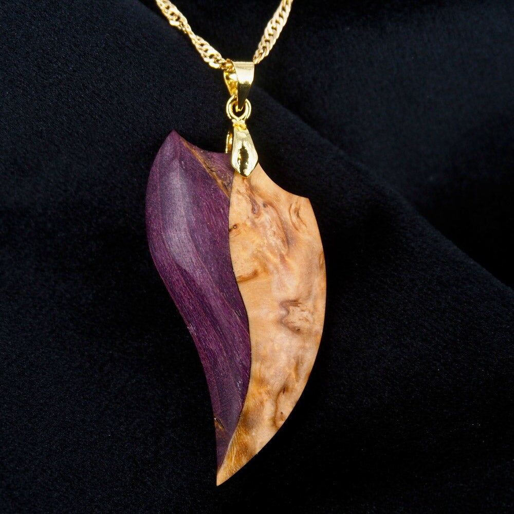 Anhänger aus stabilisiertem, violettem und beigem Birkenholz