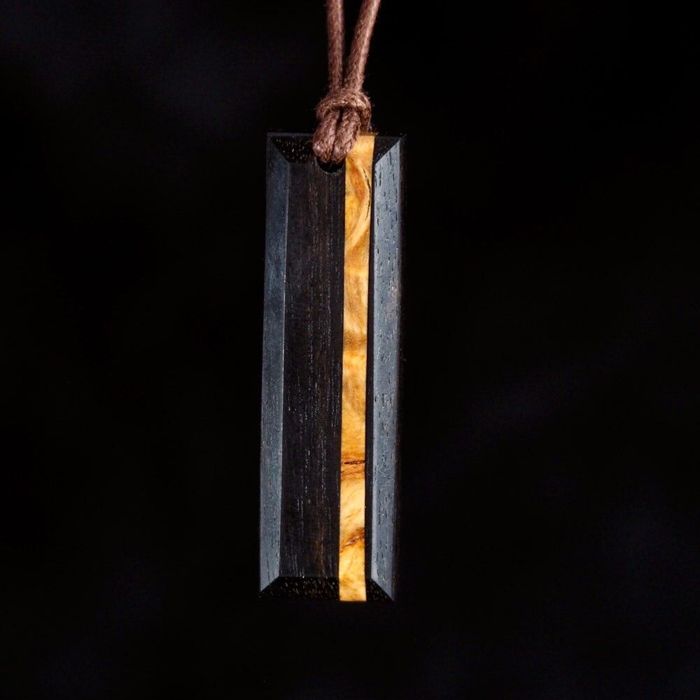 Stele-Anhänger 2 – Ebenholz und stabilisiertes Birkenholz, Beige