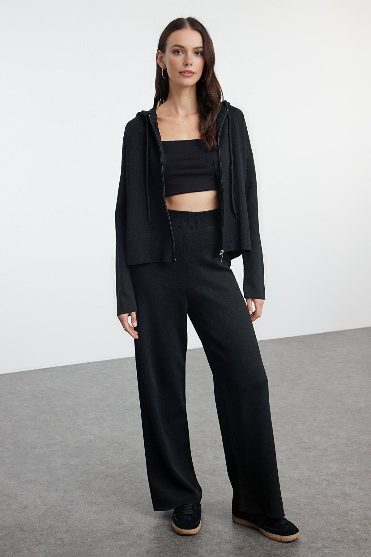 Ensemble 2 pièces : haut à capuche et pantalon en maille