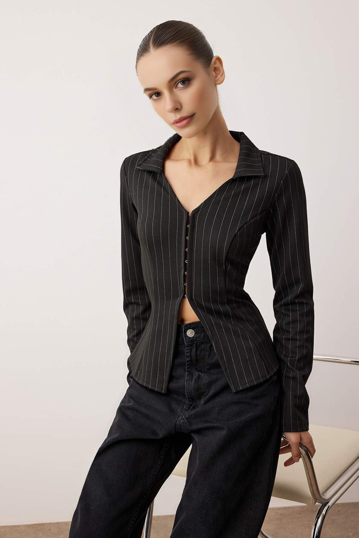 Chemisier en maille ajusté à col polo et fermeture à crochet