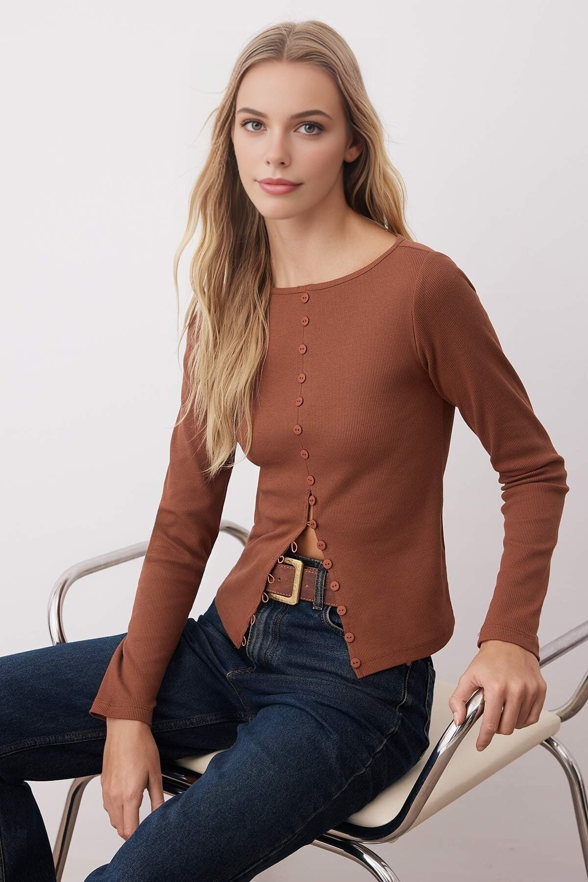 Blouse en maille à col rond avec détails de boutons