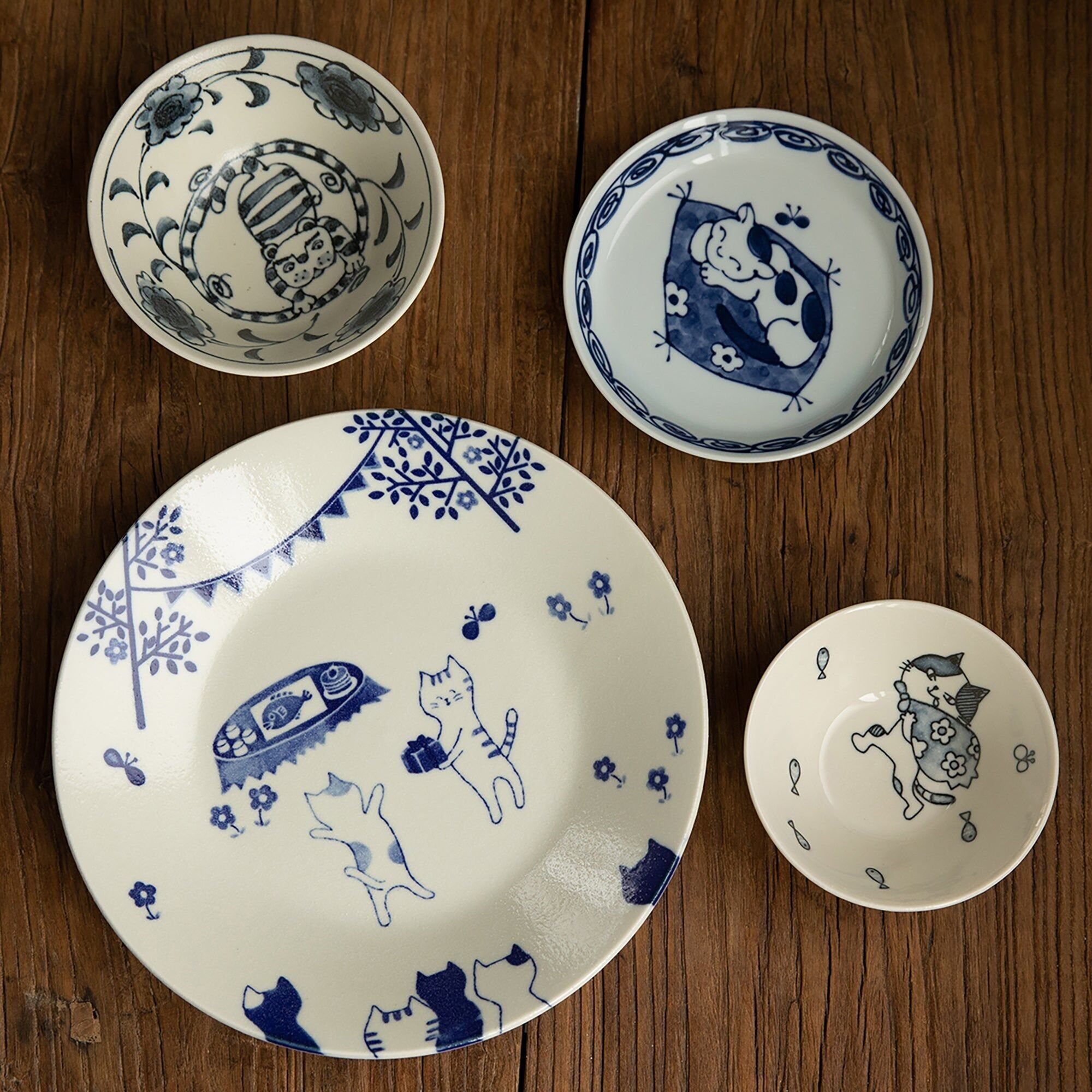 Vaisselle Mino-yaki avec motifs de chats mignons