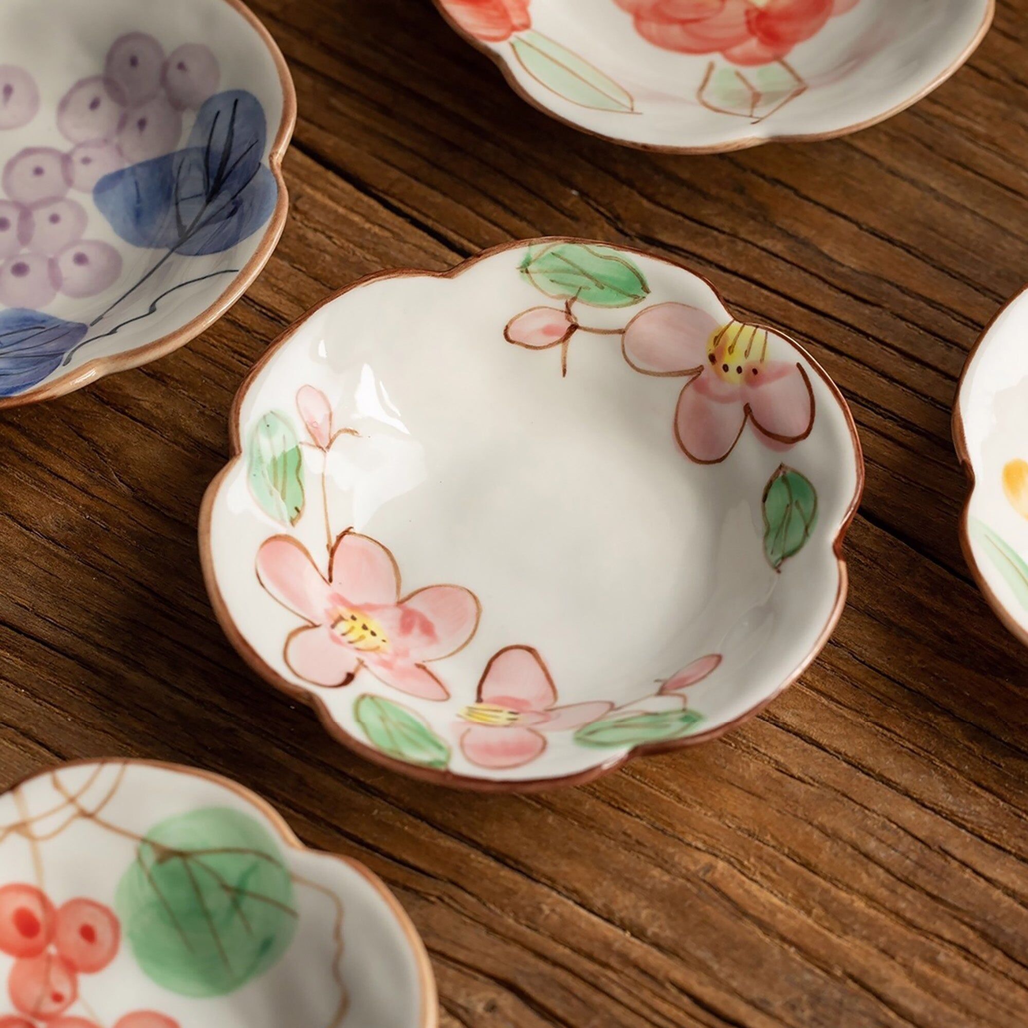 Kleiner Minoyaki-Keramikteller in Form einer Blume