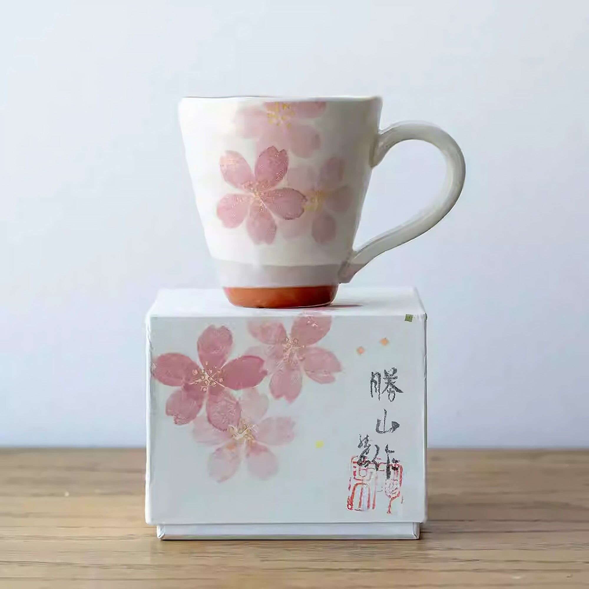 Minoyaki-Keramikbecher mit Kirschblüten