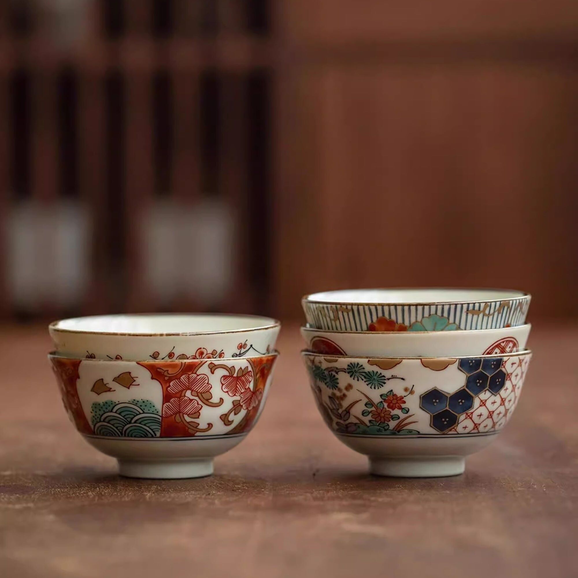 Japanische Mino-yaki-Keramikschalen im Ko-Imari-Stil