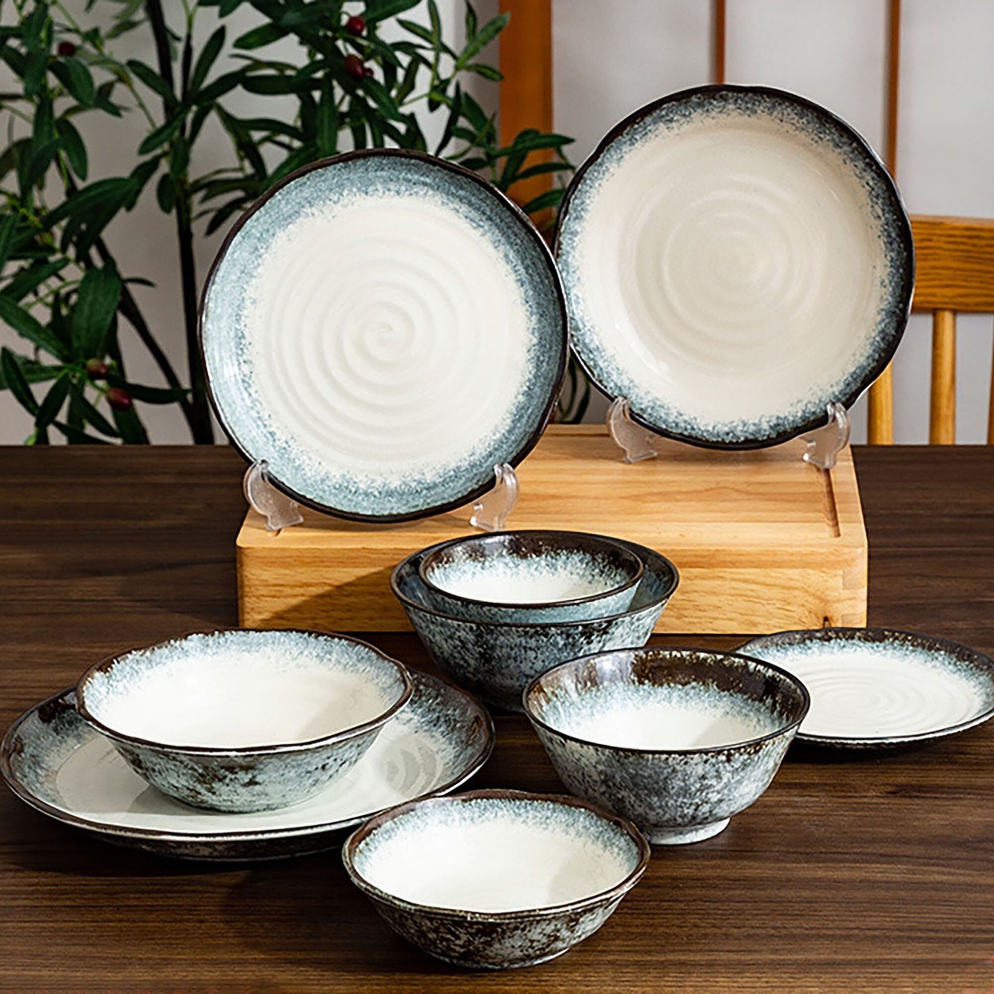 Japanisches minimalistisches Geschirr