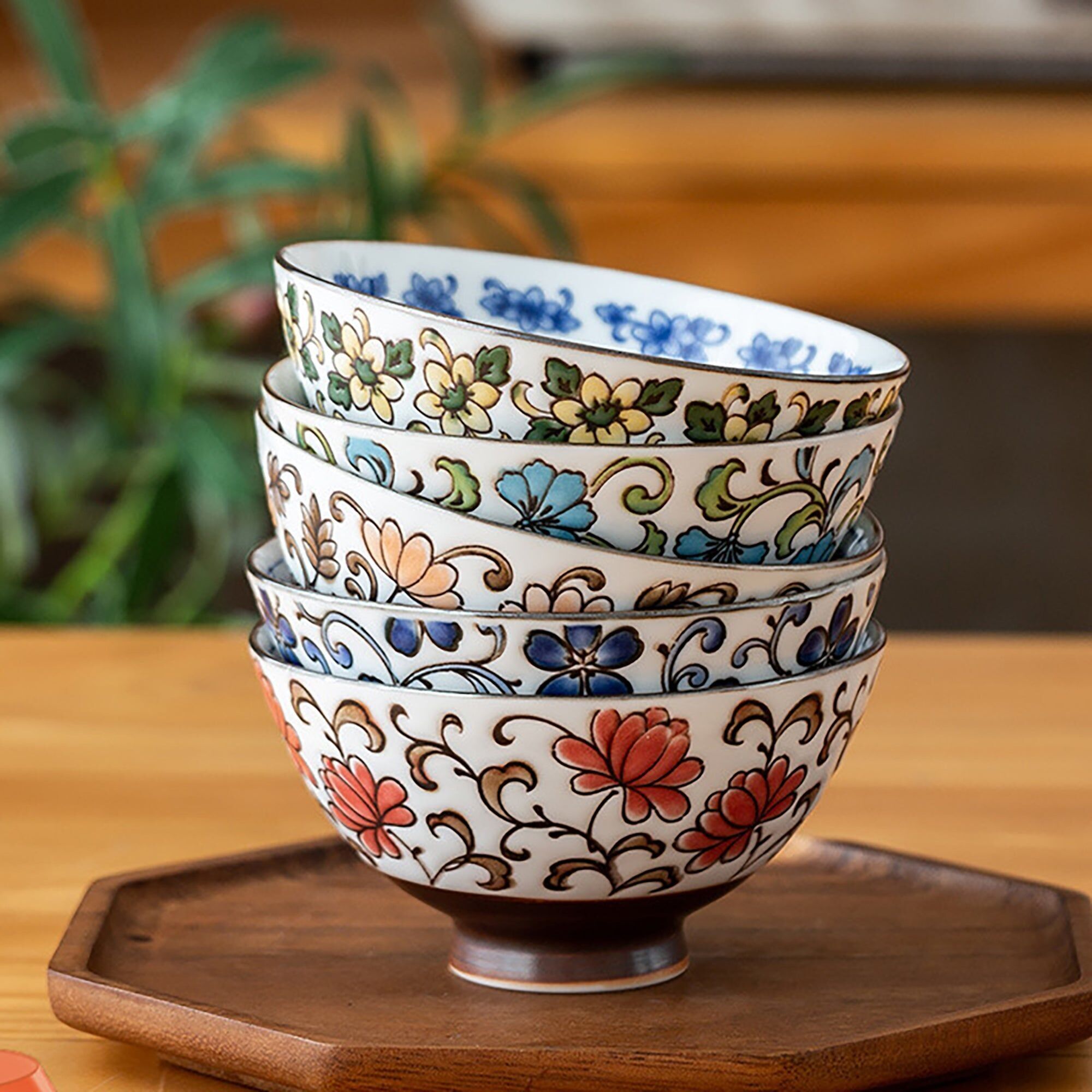 Reisschale mit Blumenmuster