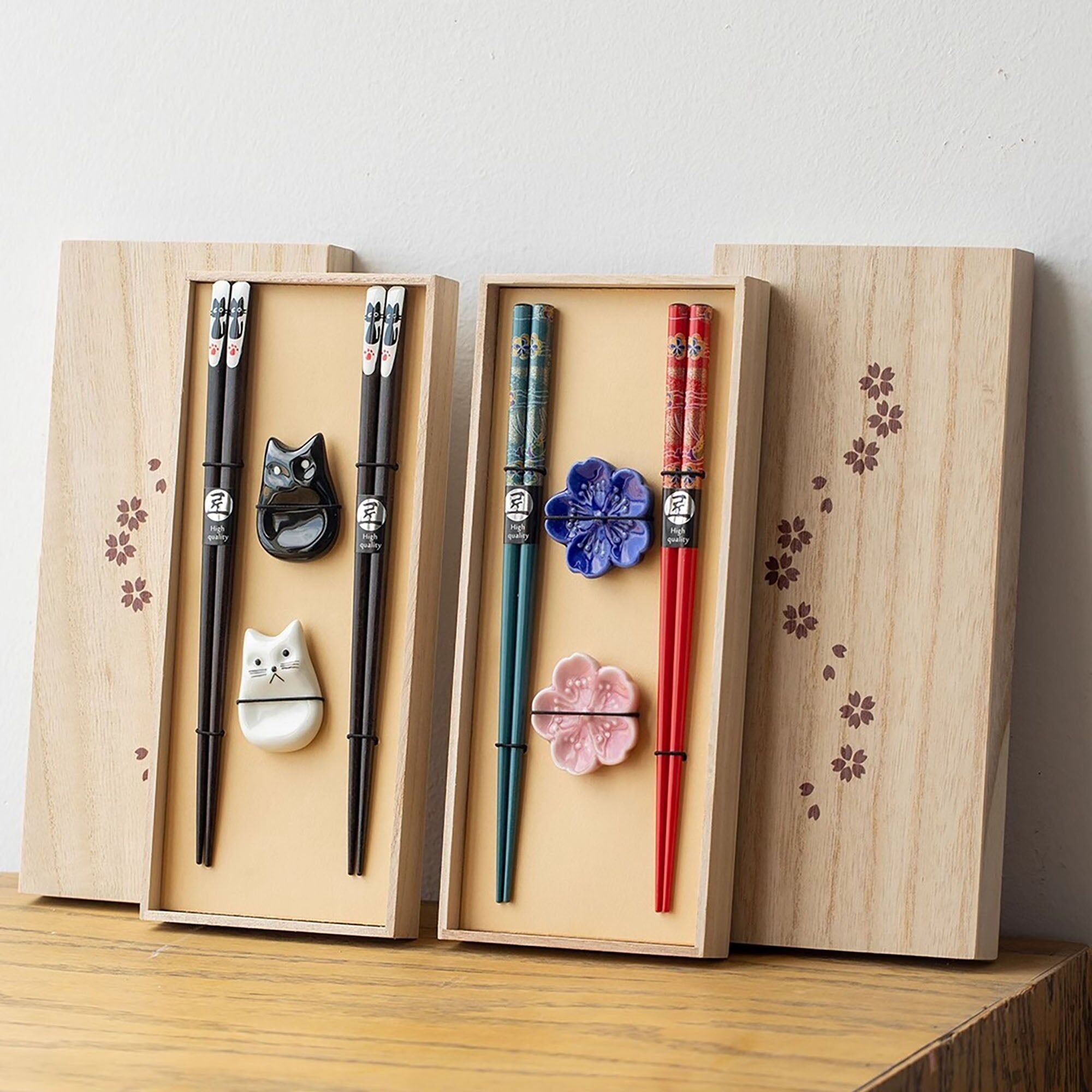 Schachtel mit Essstäbchen aus Naturholz von Tanaka Tanahashi