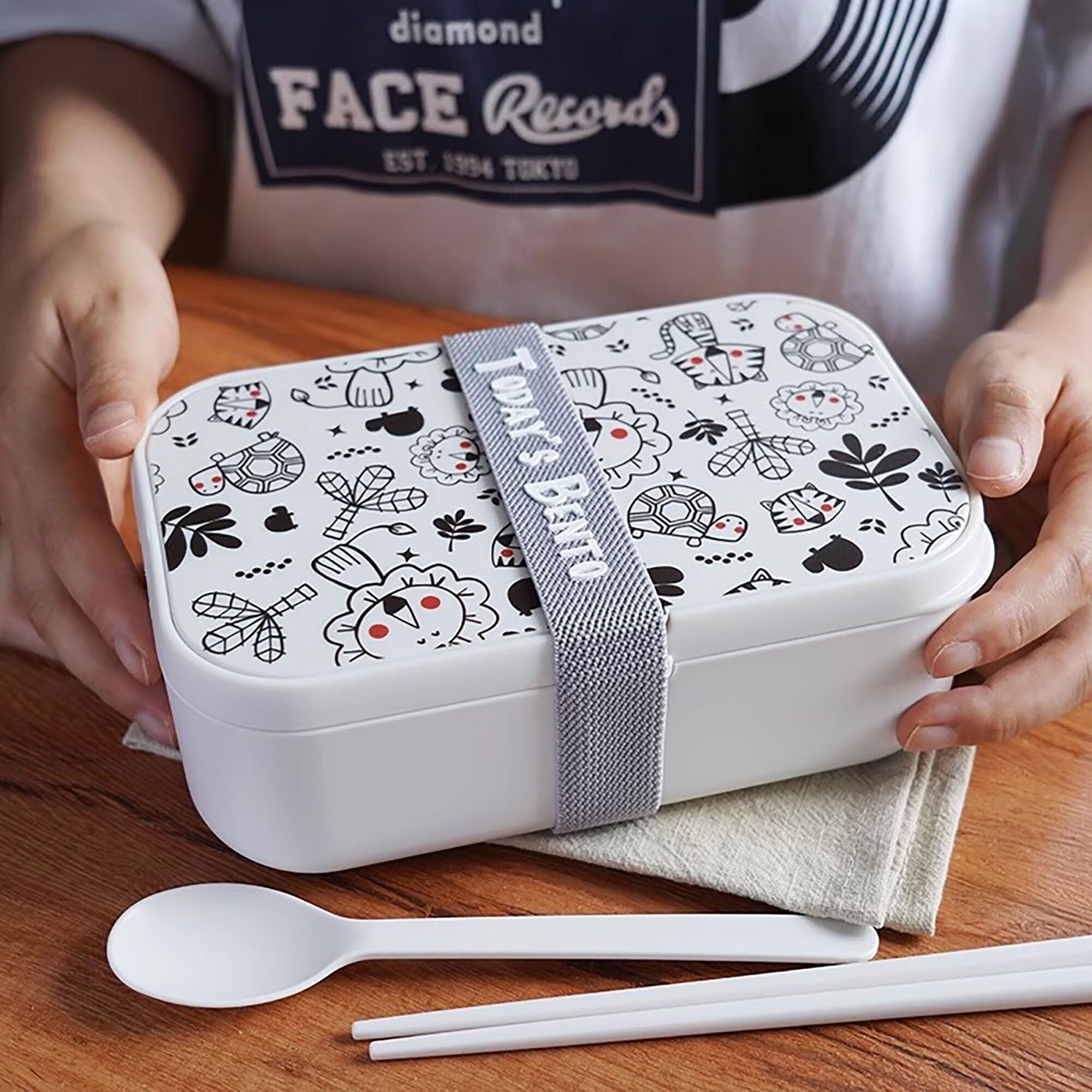 Bento-Box mit niedlichen Illustrationen