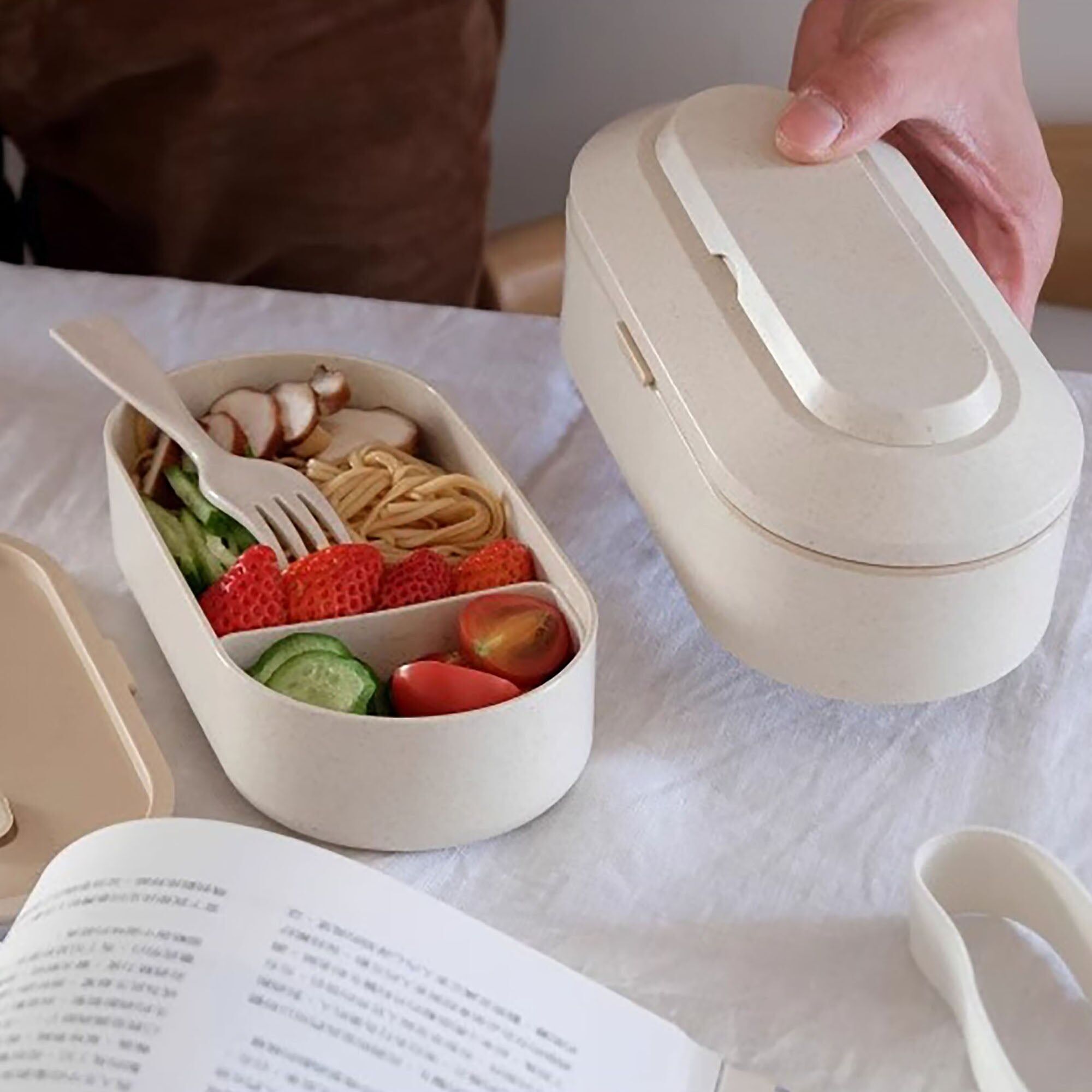 Doppelstöckige Bento-Box im minimalistischen Stil