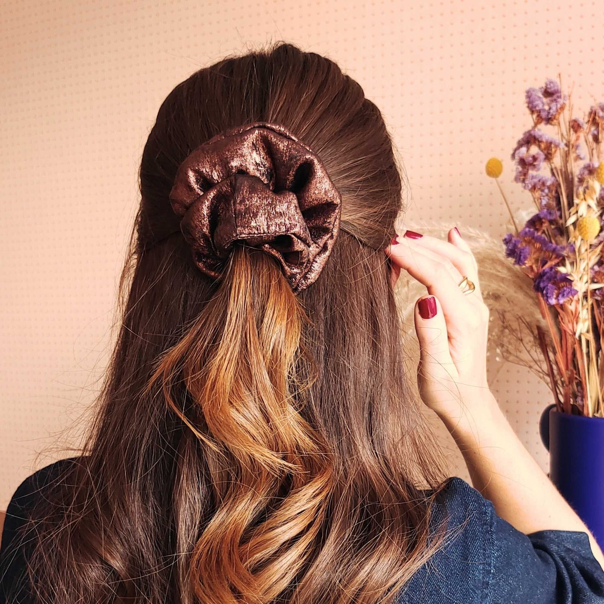 Scrunchie color cioccolato iridescente / poliestere marrone lucido