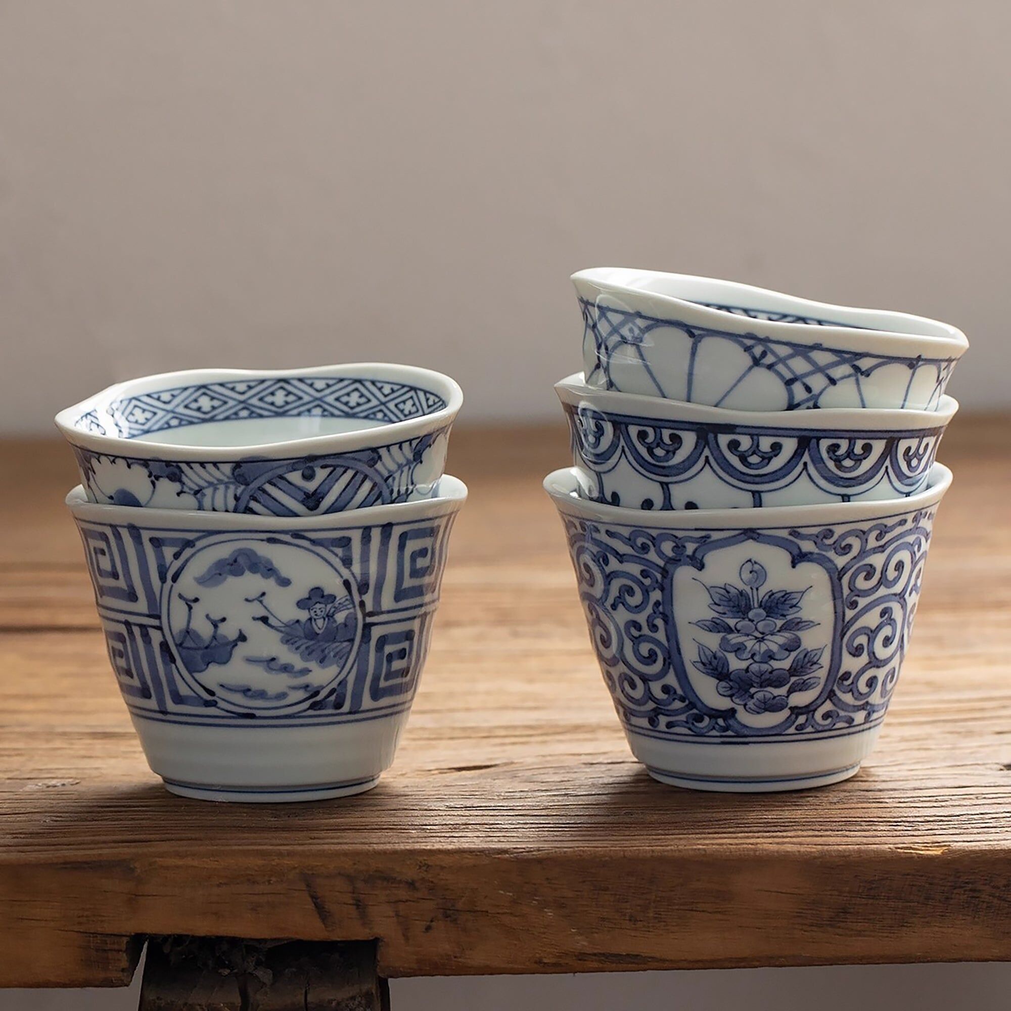 Taza de chocolate Hasami-yaki pintada a mano