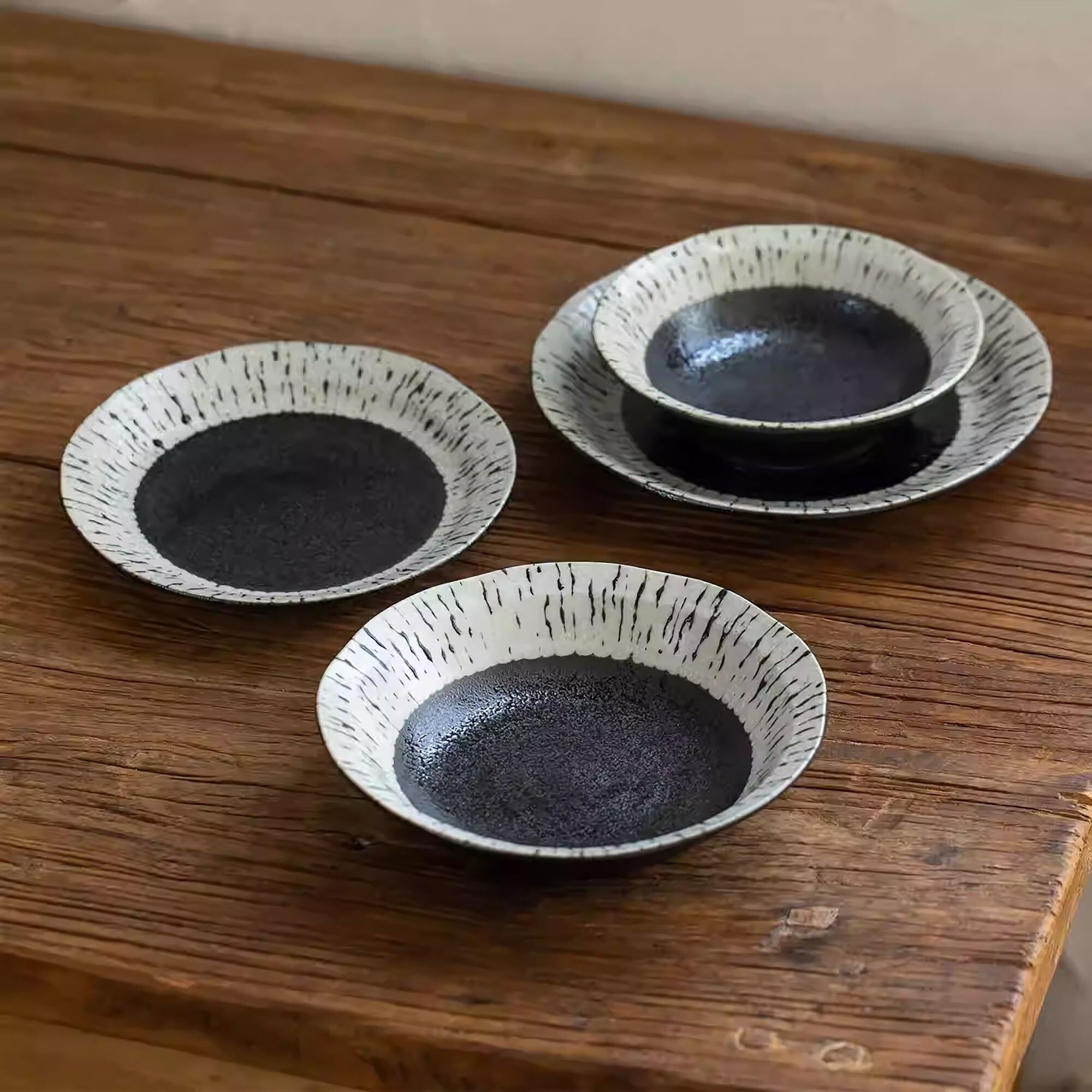 Plato de cerámica Mino con diseño de togusa