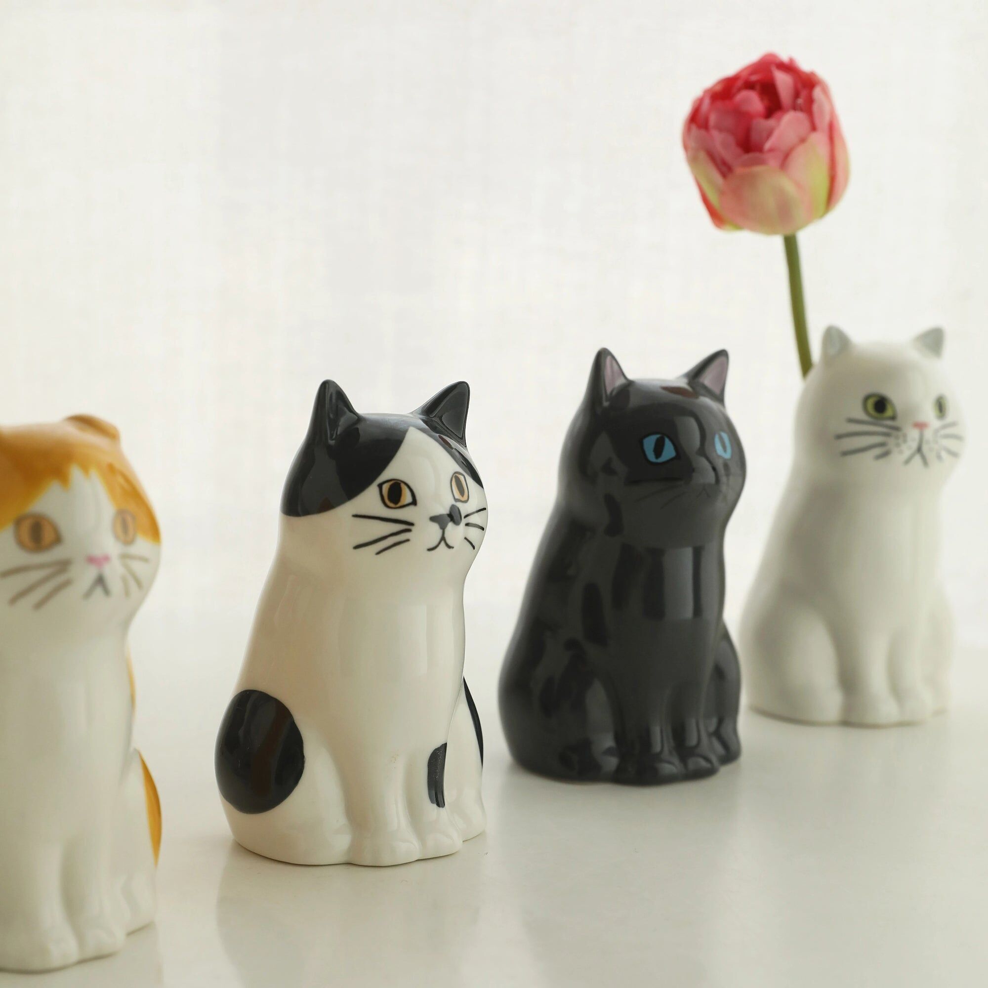 Lindo jarrón de cerámica con forma de gato