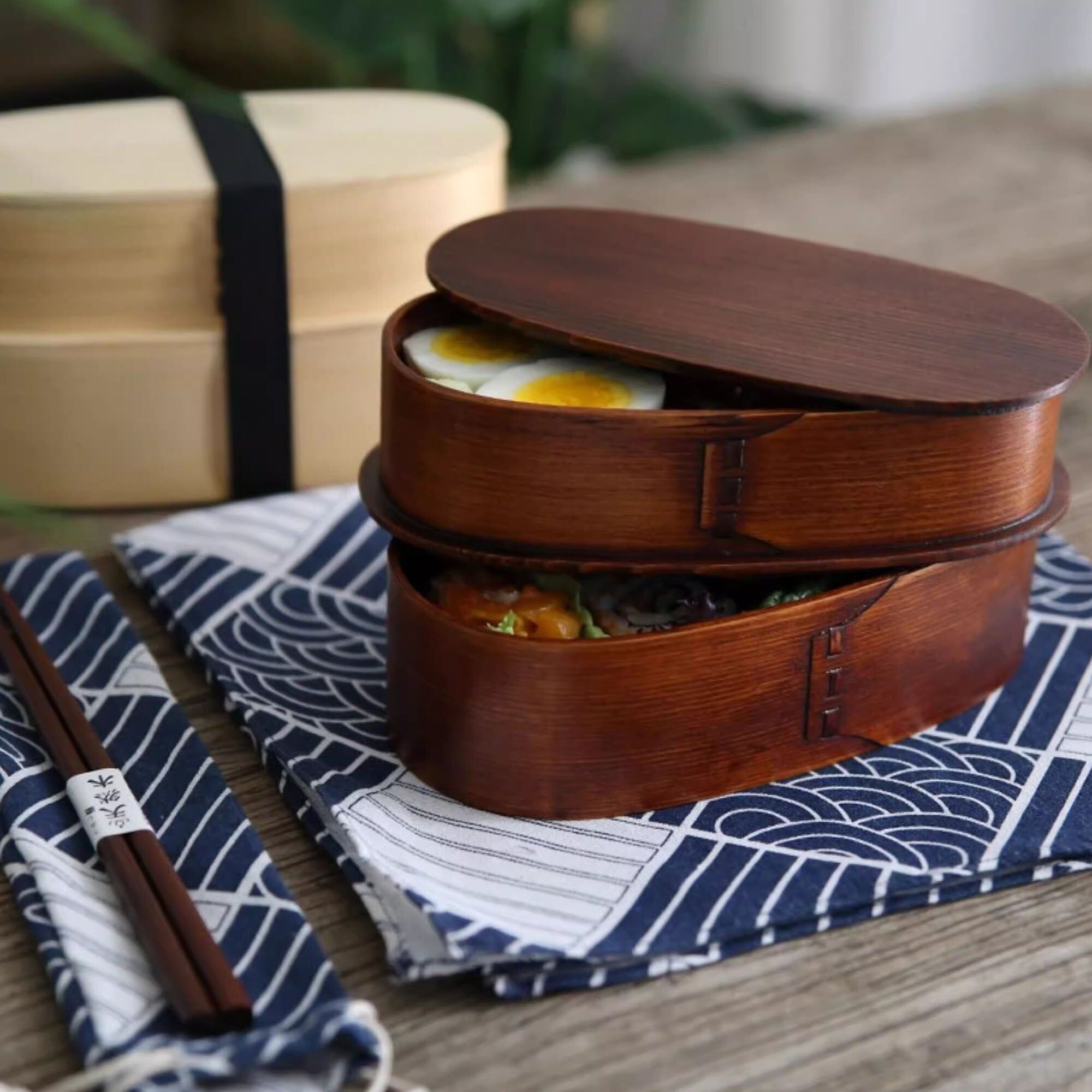 Caja bento de madera de cedro hecha a mano