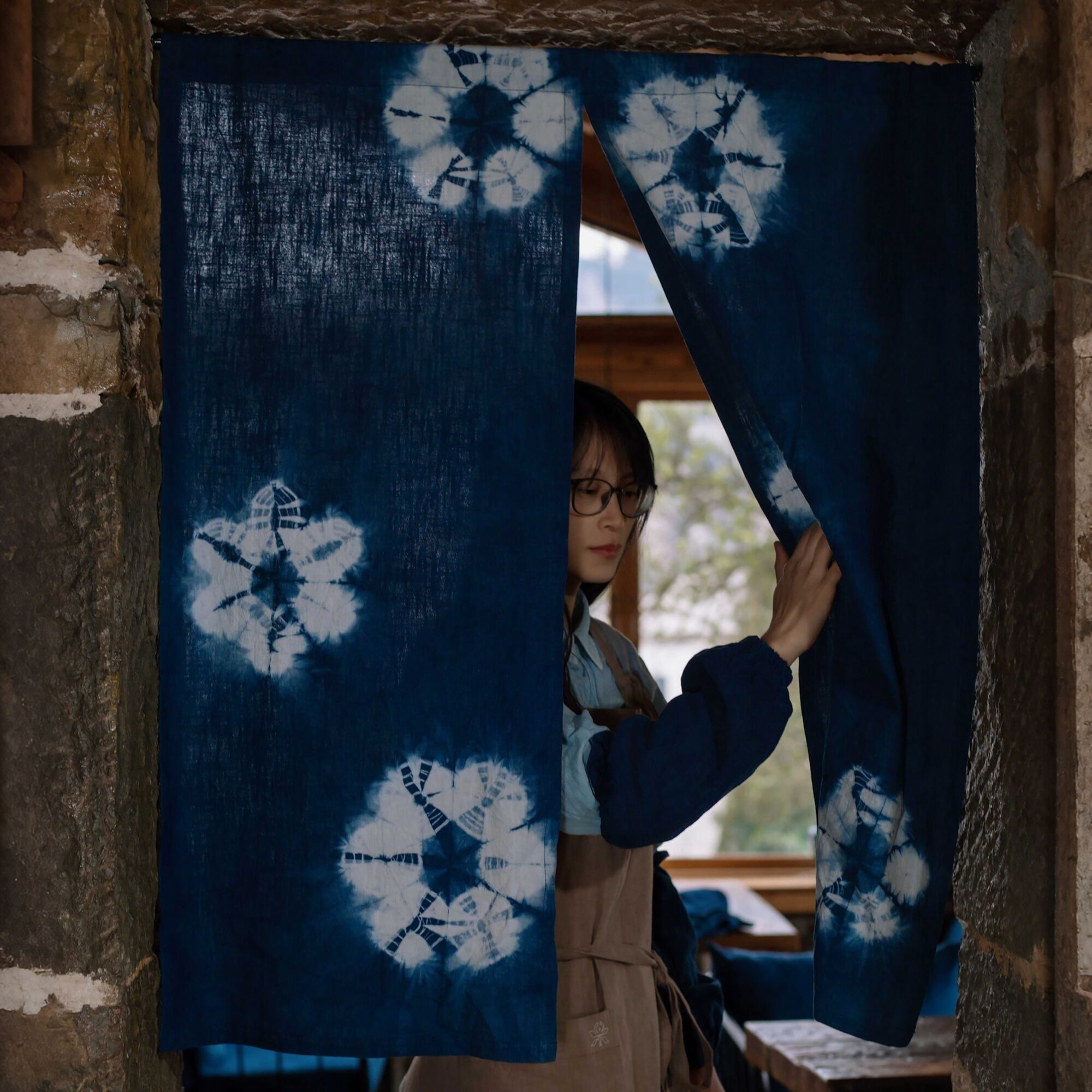 Tenda giapponese in lino e cotone con tintura vegetale realizzata a mano