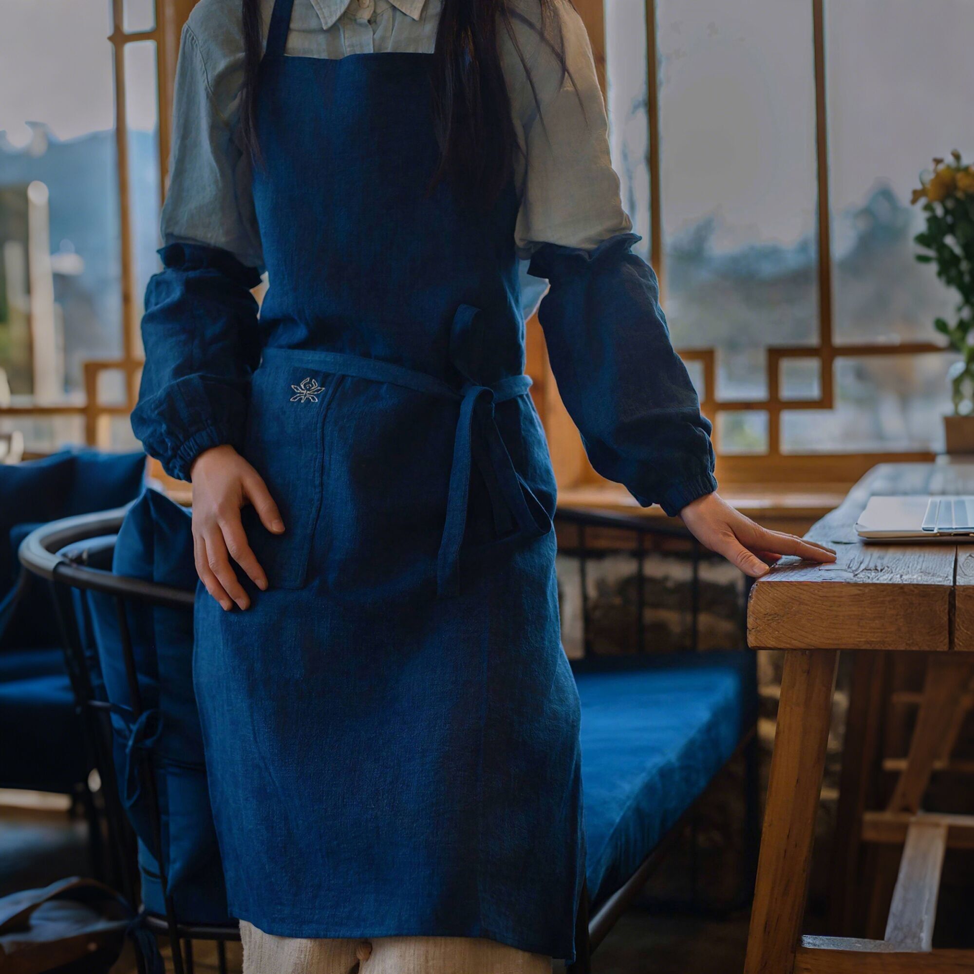 Grembiule in lino e cotone tinto a mano