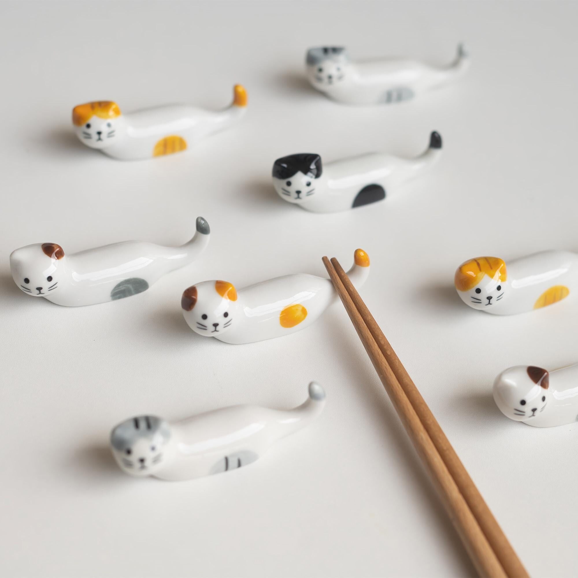 Repose-baguettes en forme de chat allongé