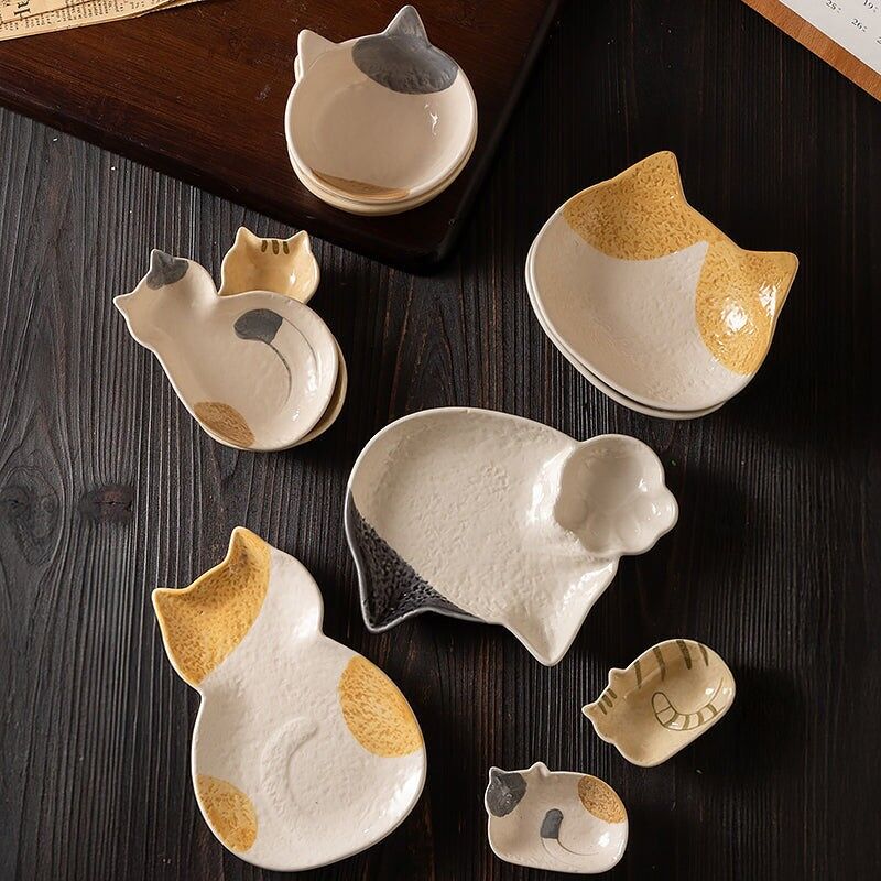 Stoviglie in ceramica a forma di gatto