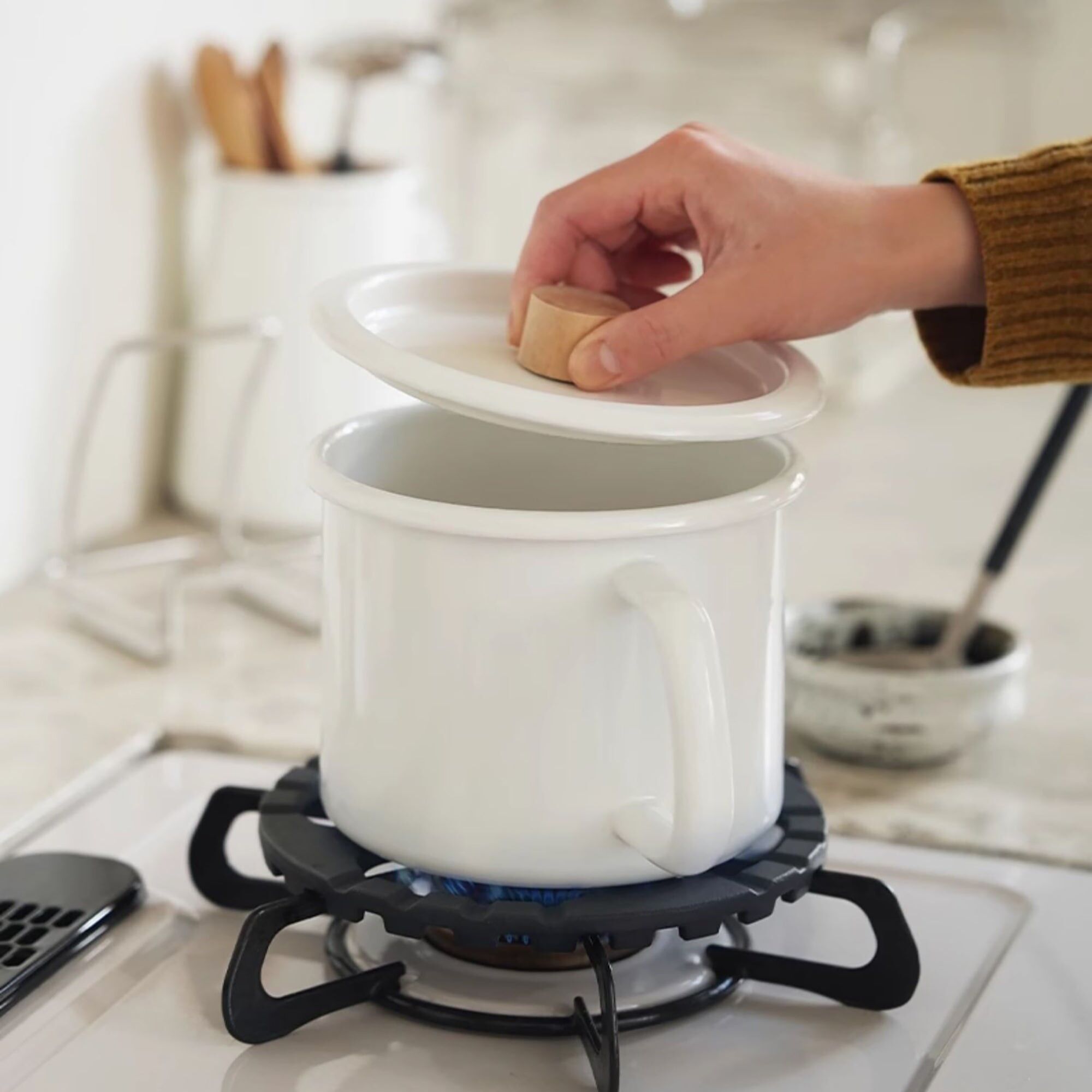 Mini casseruola in smalto bianco Shimoyama