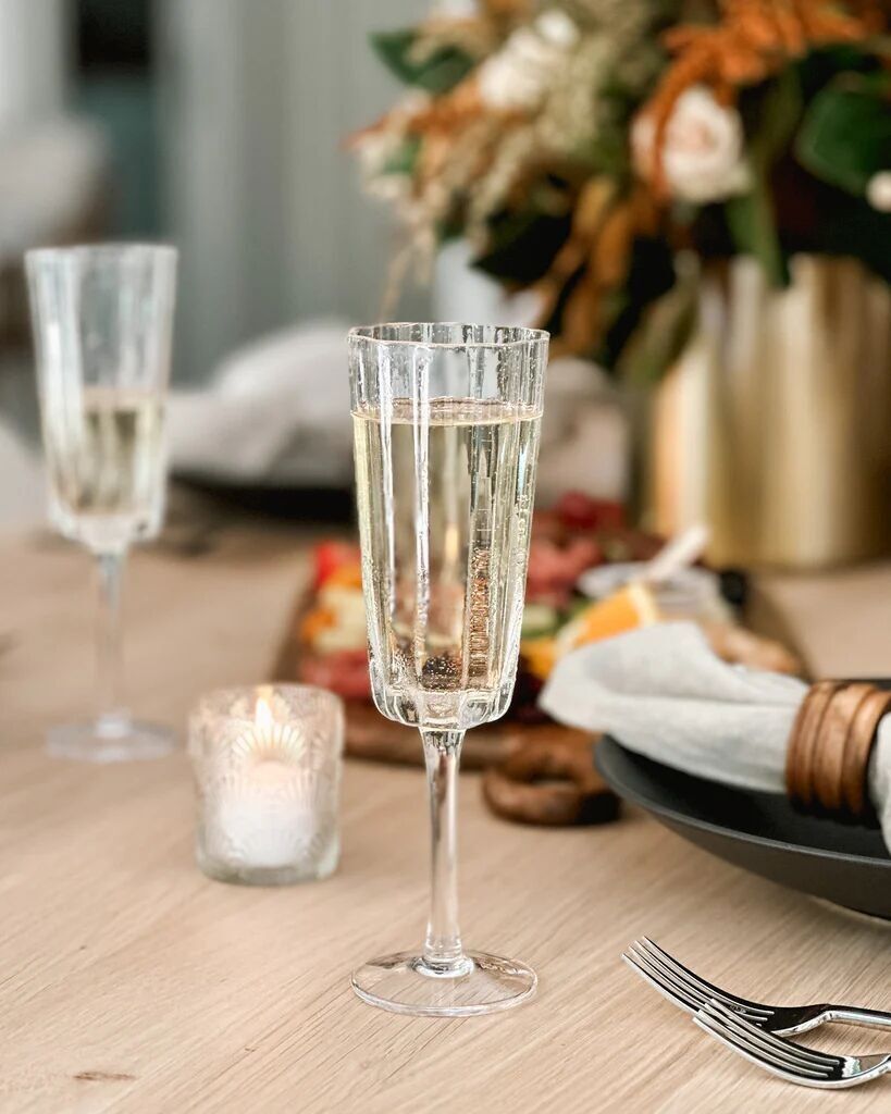 Scalloped Champagne Flutes – Set of 4 | Elegant Glassware for Celebrations
