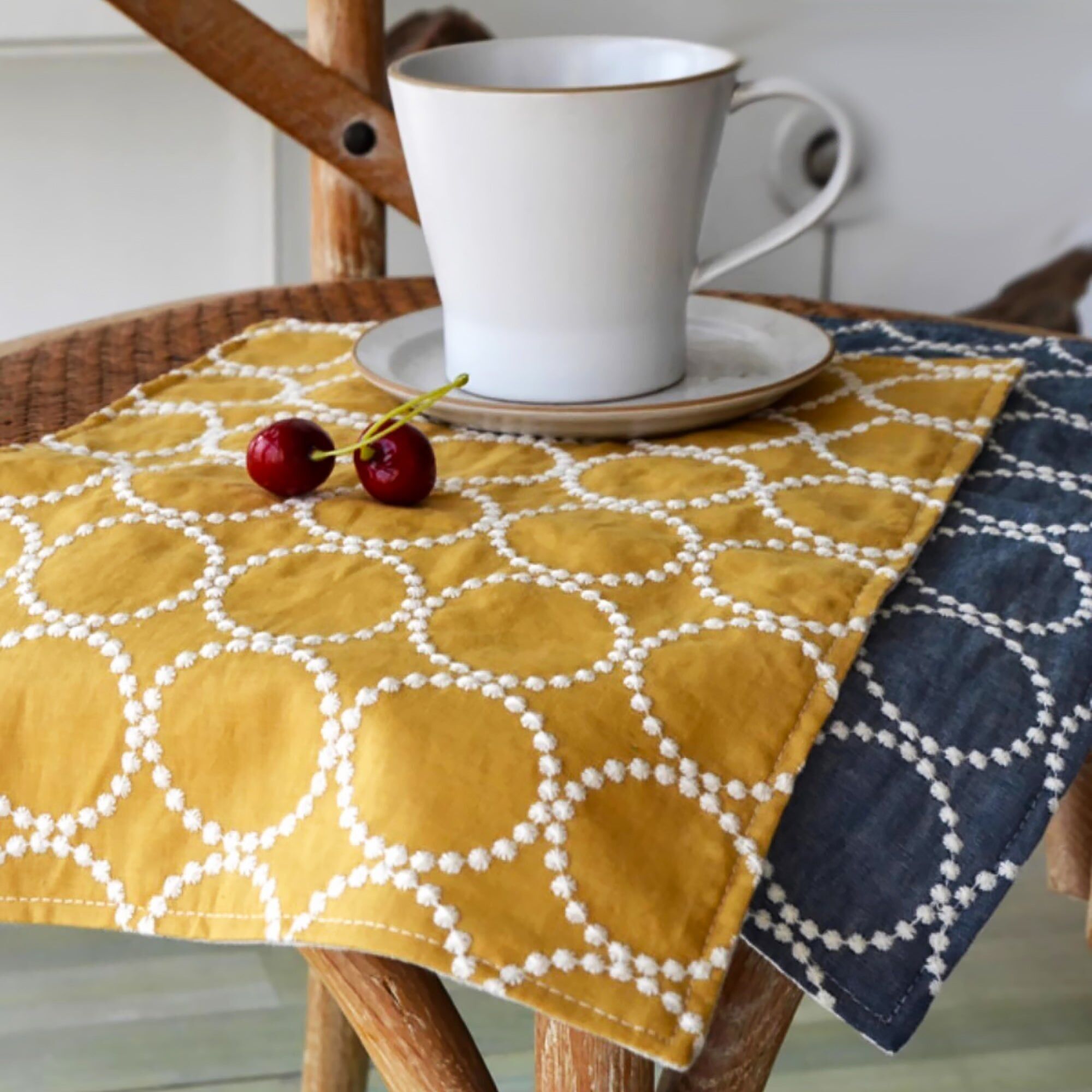 Tovagliette ricamate in lino e cotone lavato