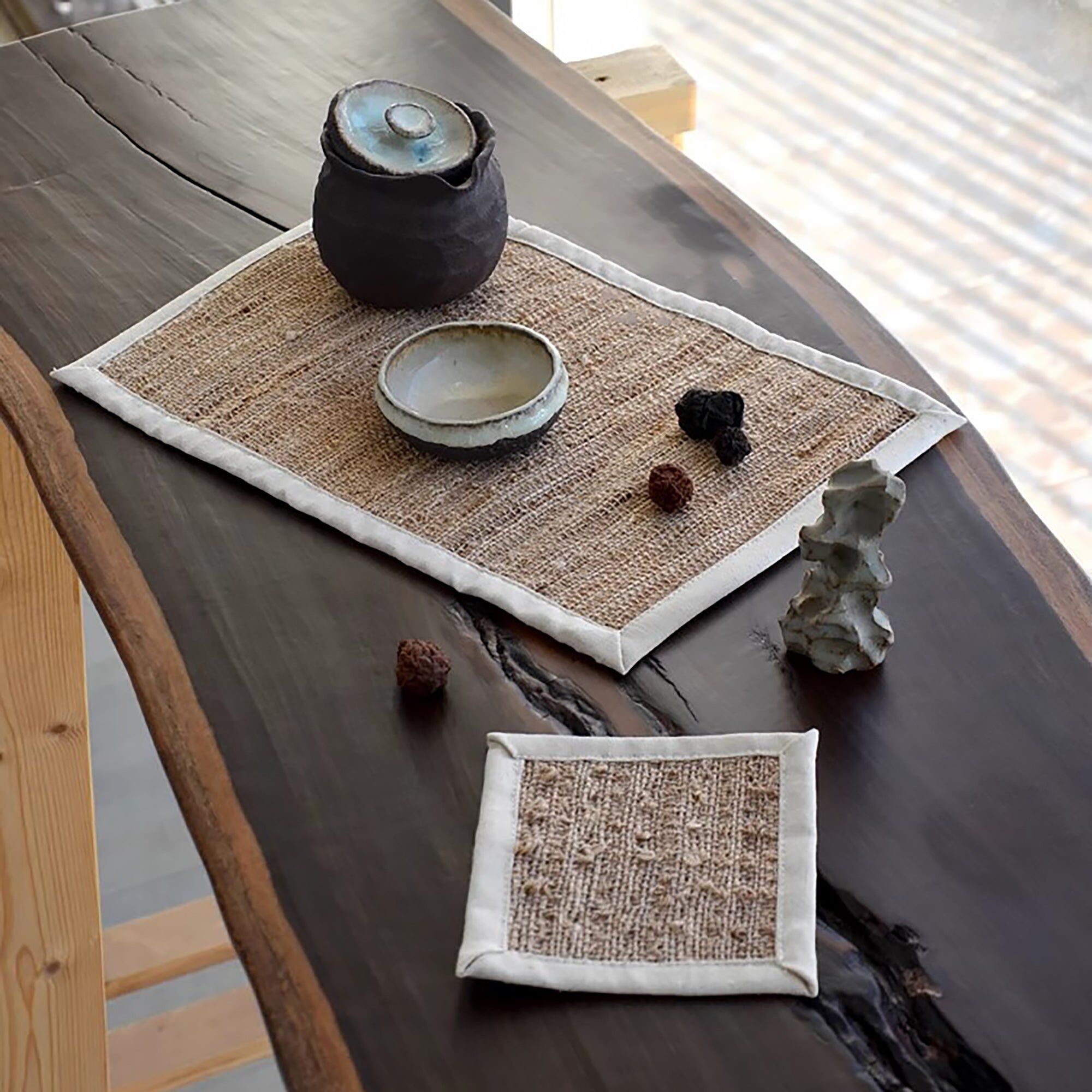 Tovagliette in canapa intrecciate a mano