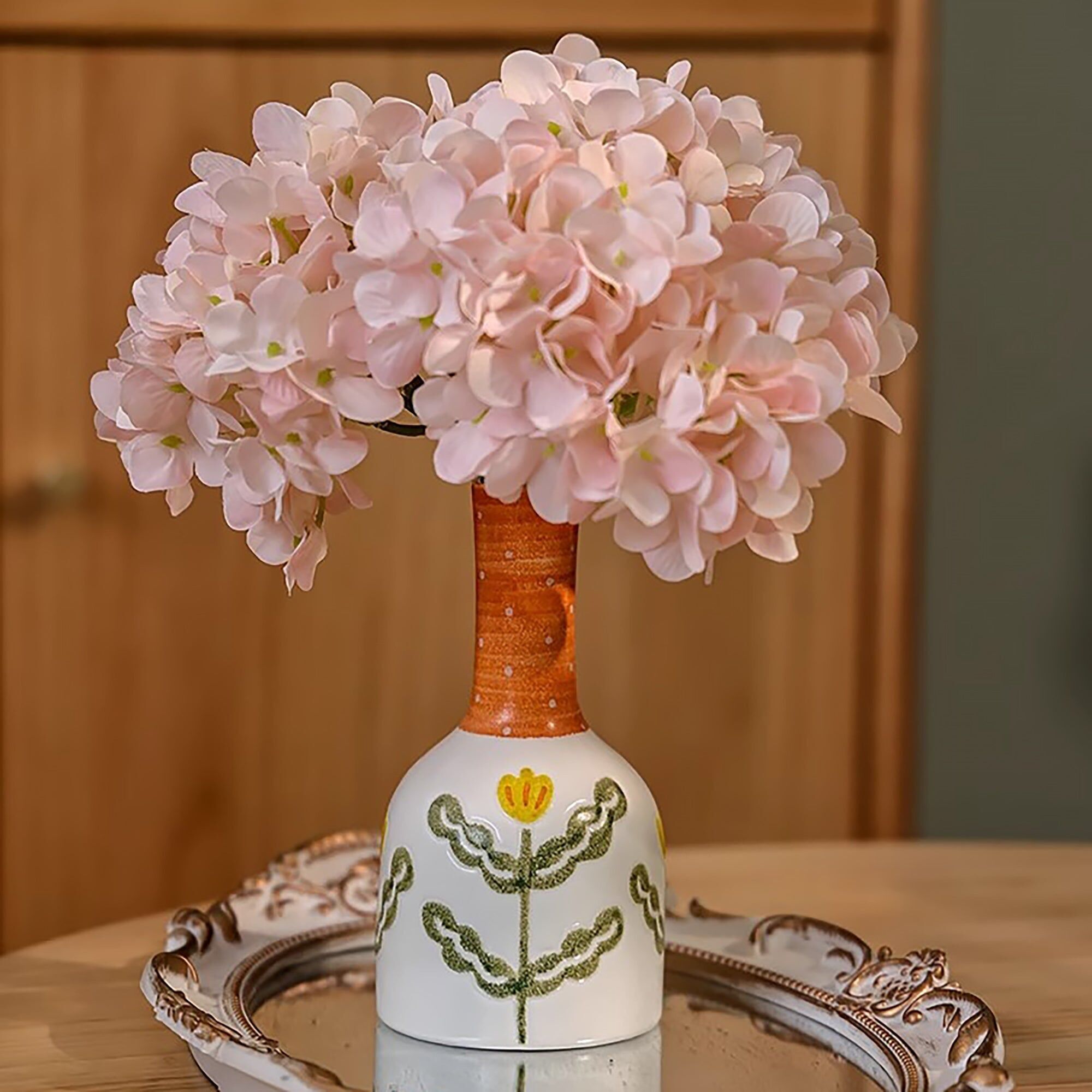 Vaso in ceramica fatto a mano con motivi floreali