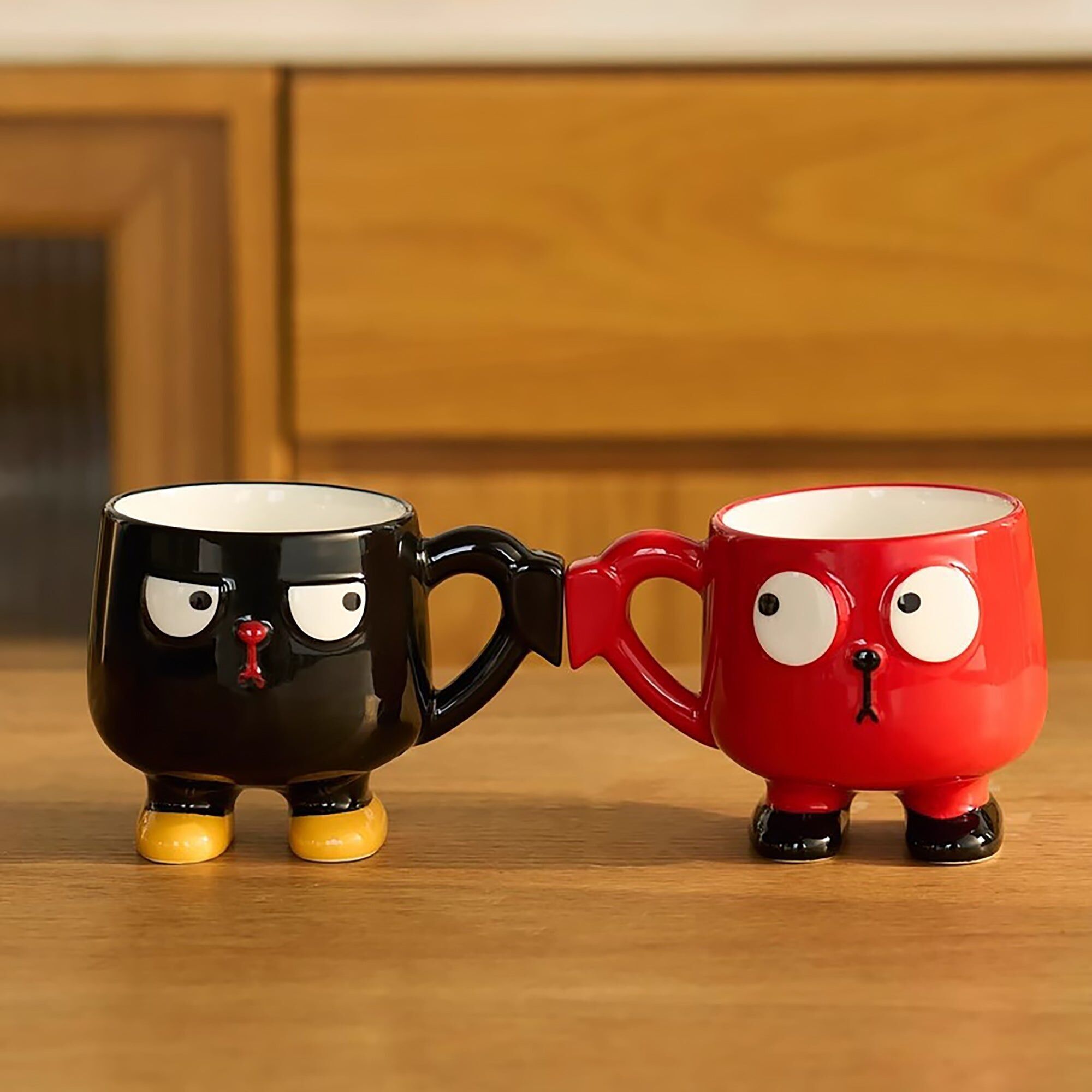 Tazza in ceramica con manici a forma di cuore