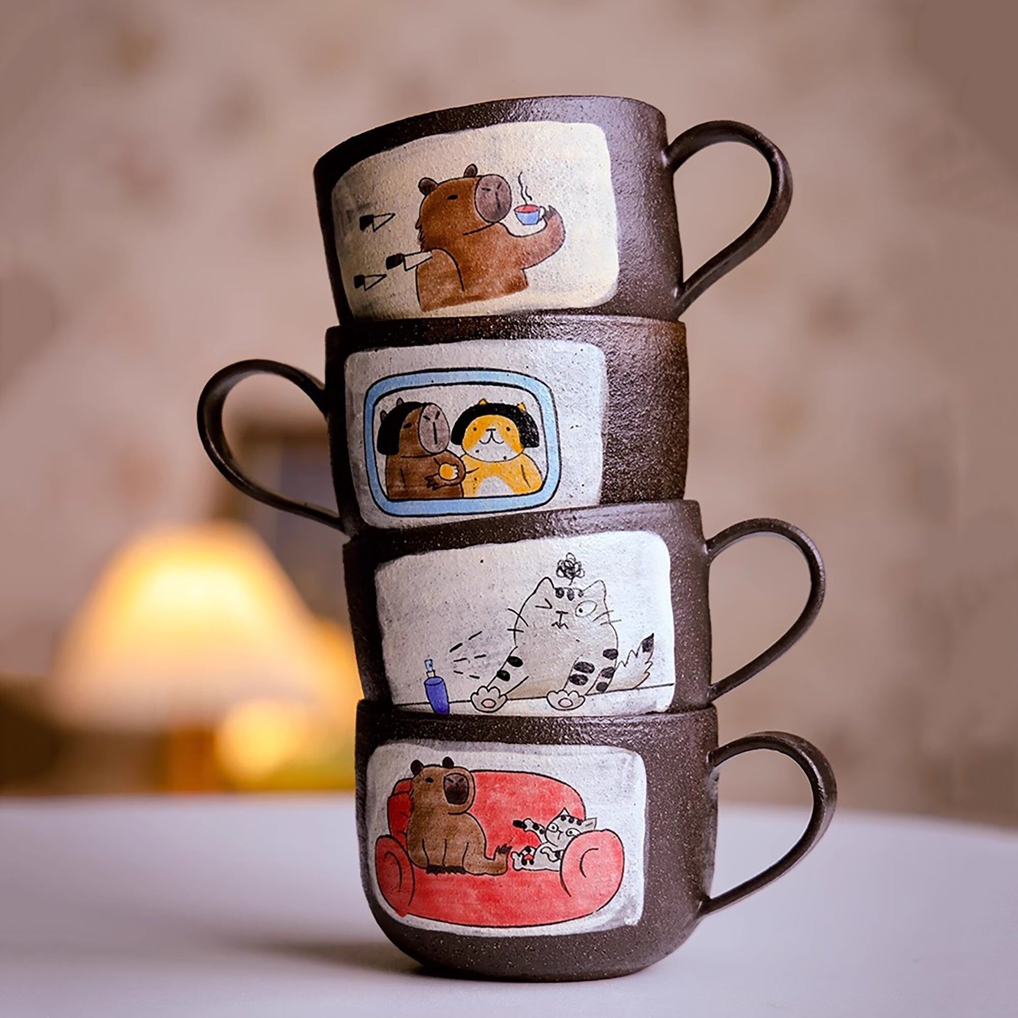 Tazza in argilla viola fatta a mano con un design della serie "Good Buddies"
