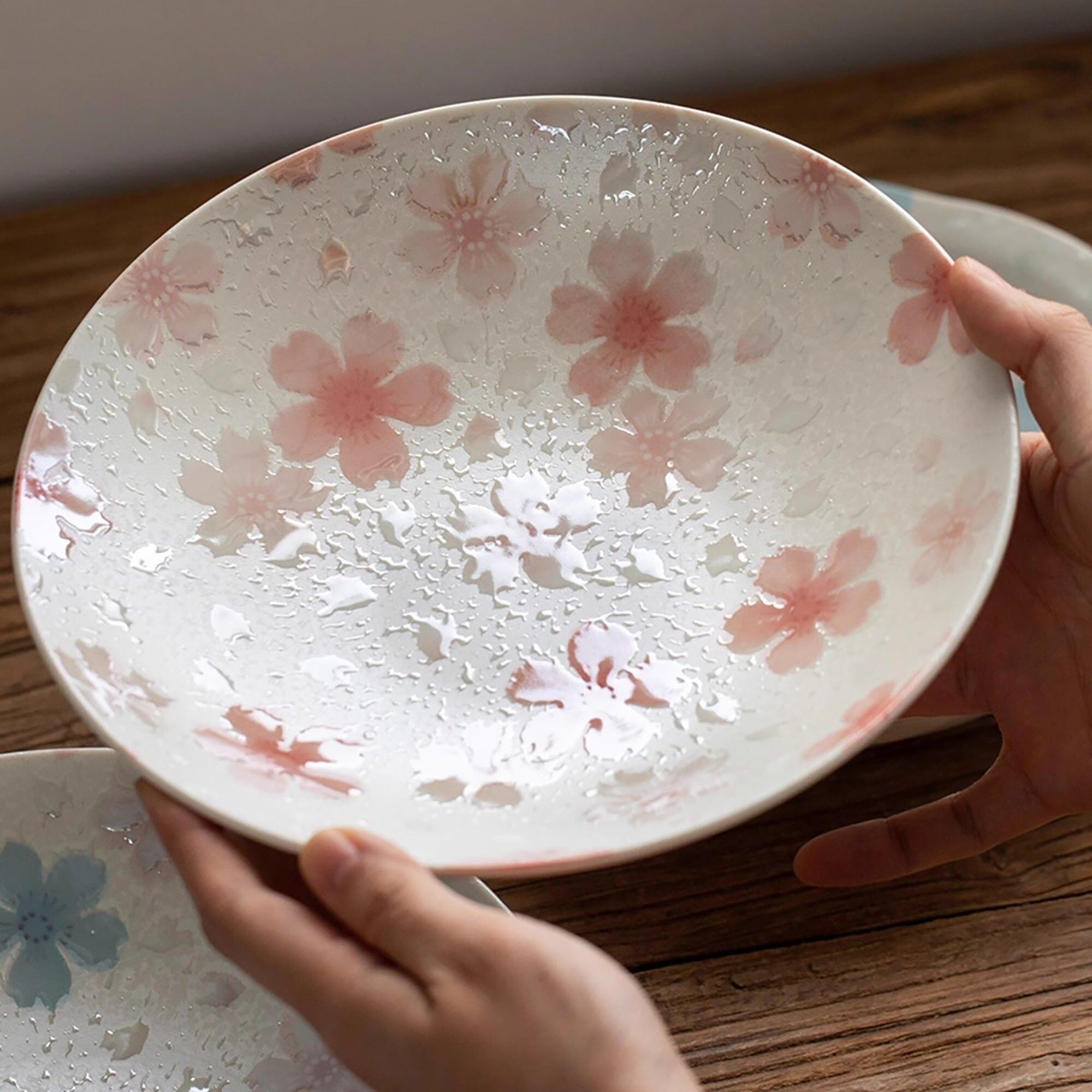 Piatto in ceramica Minoyaki con smalto perlato