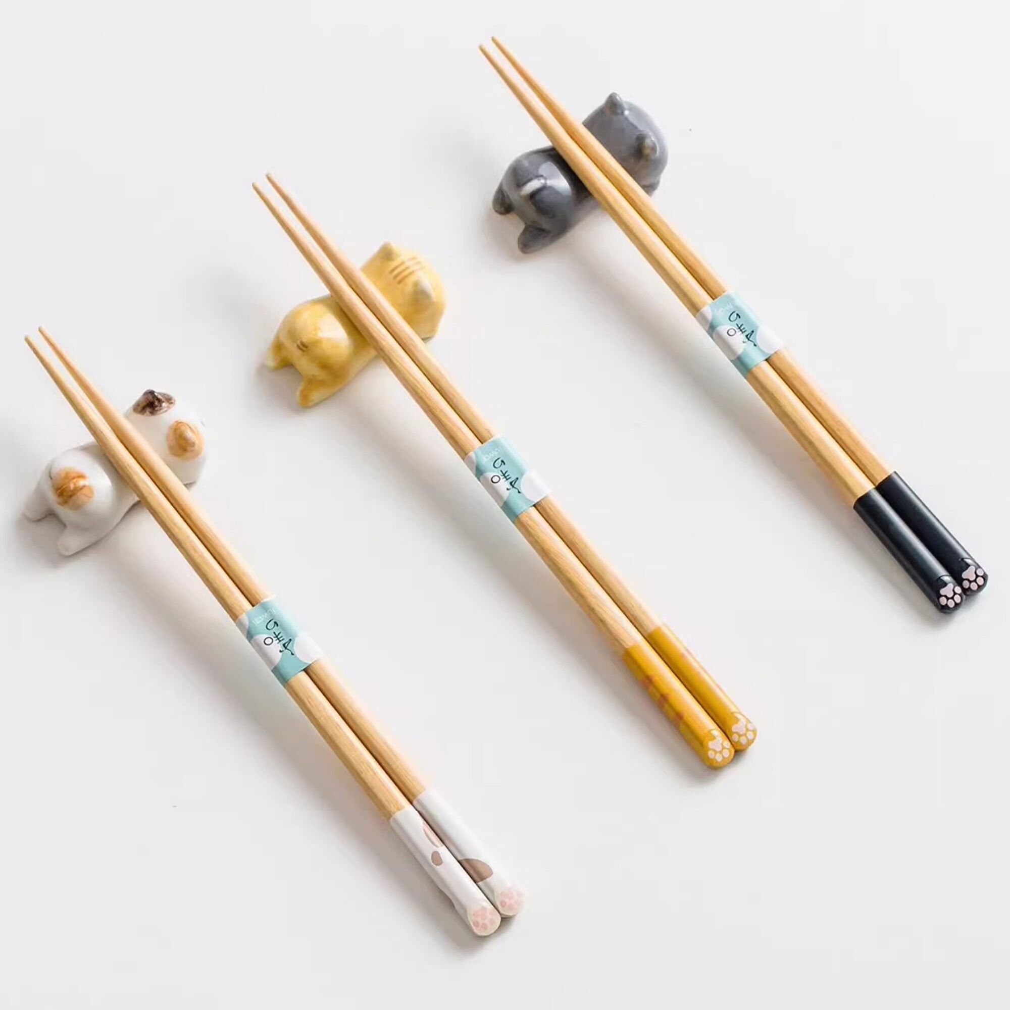 Bacchette di legno con disegno a zampa di gatto