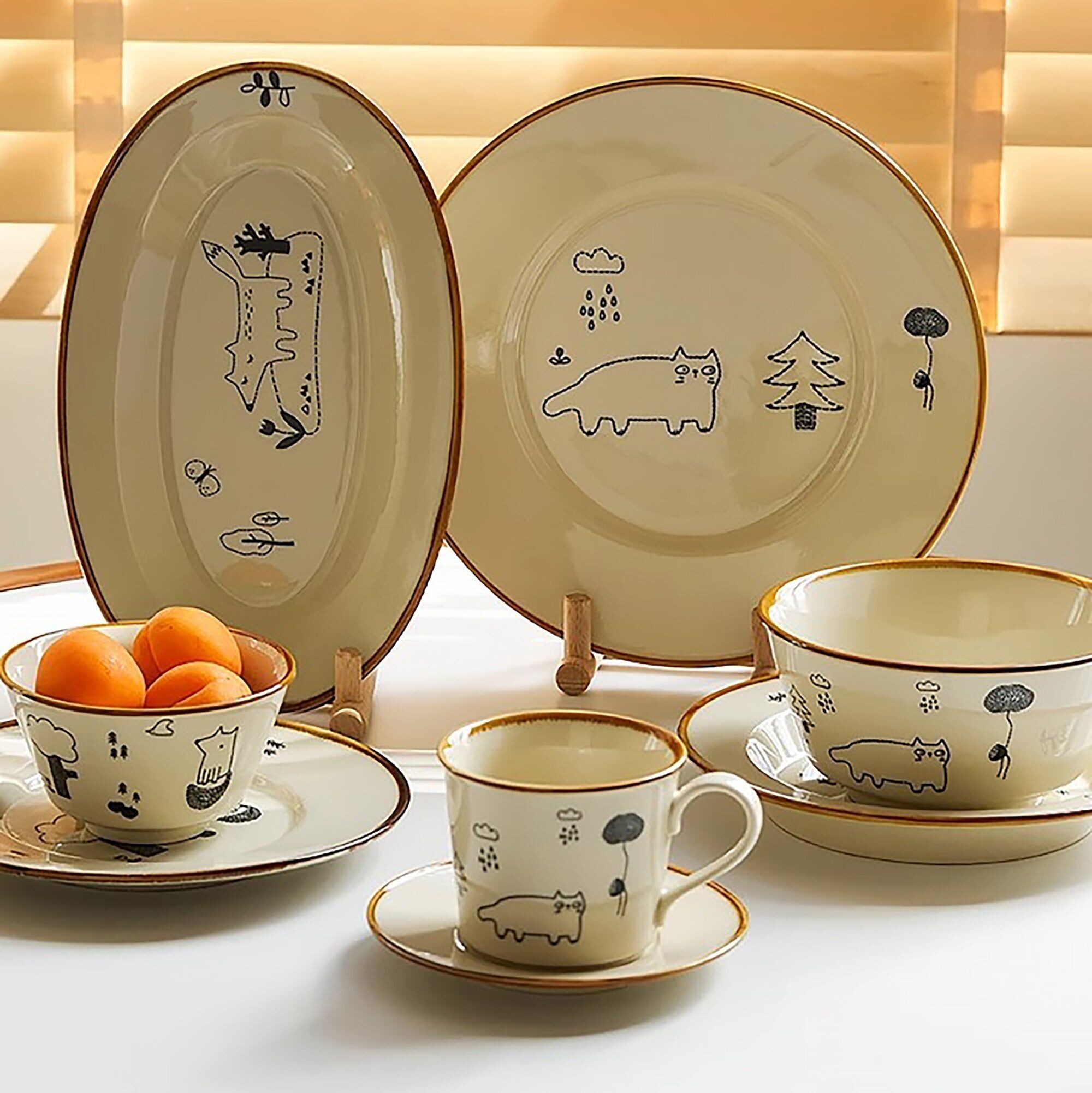 Stoviglie in ceramica con animali della foresta