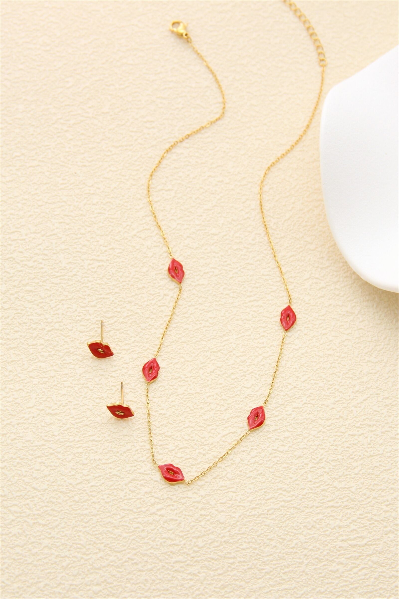 Red enameled lip set – Gold-plated stainless steel