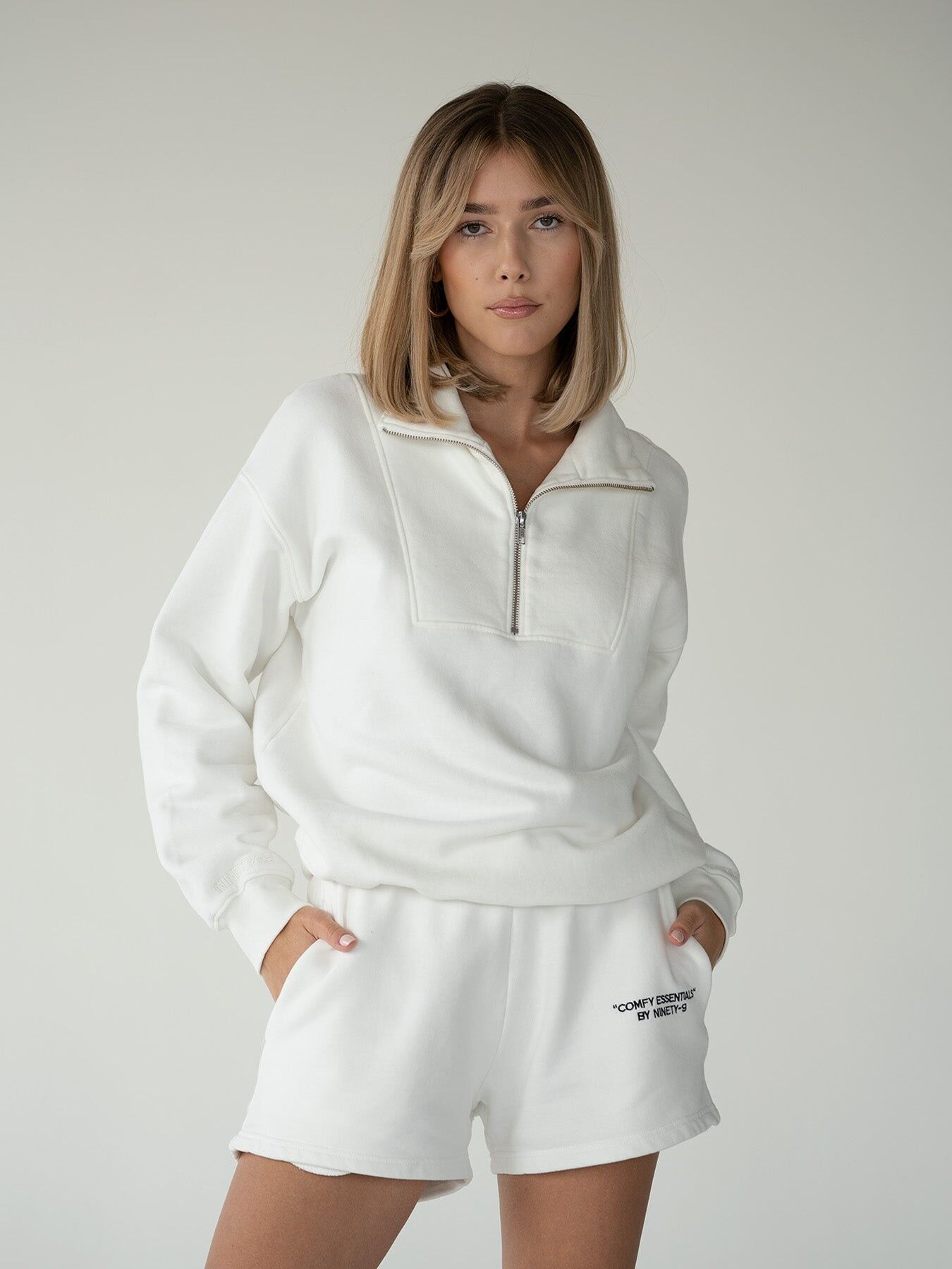 PRENDAS ESENCIALES - Suéter con media cremallera • Blanco roto