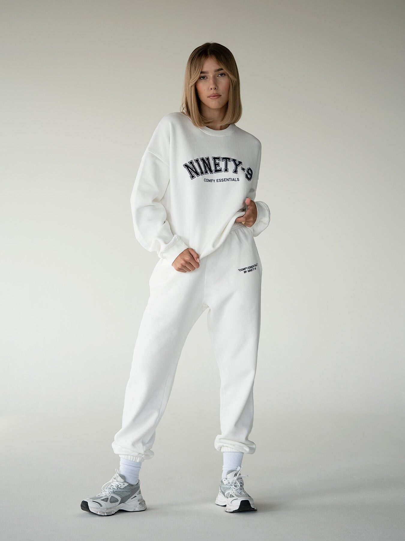 ESSENTIALS - Sweatpants  •  Off-White