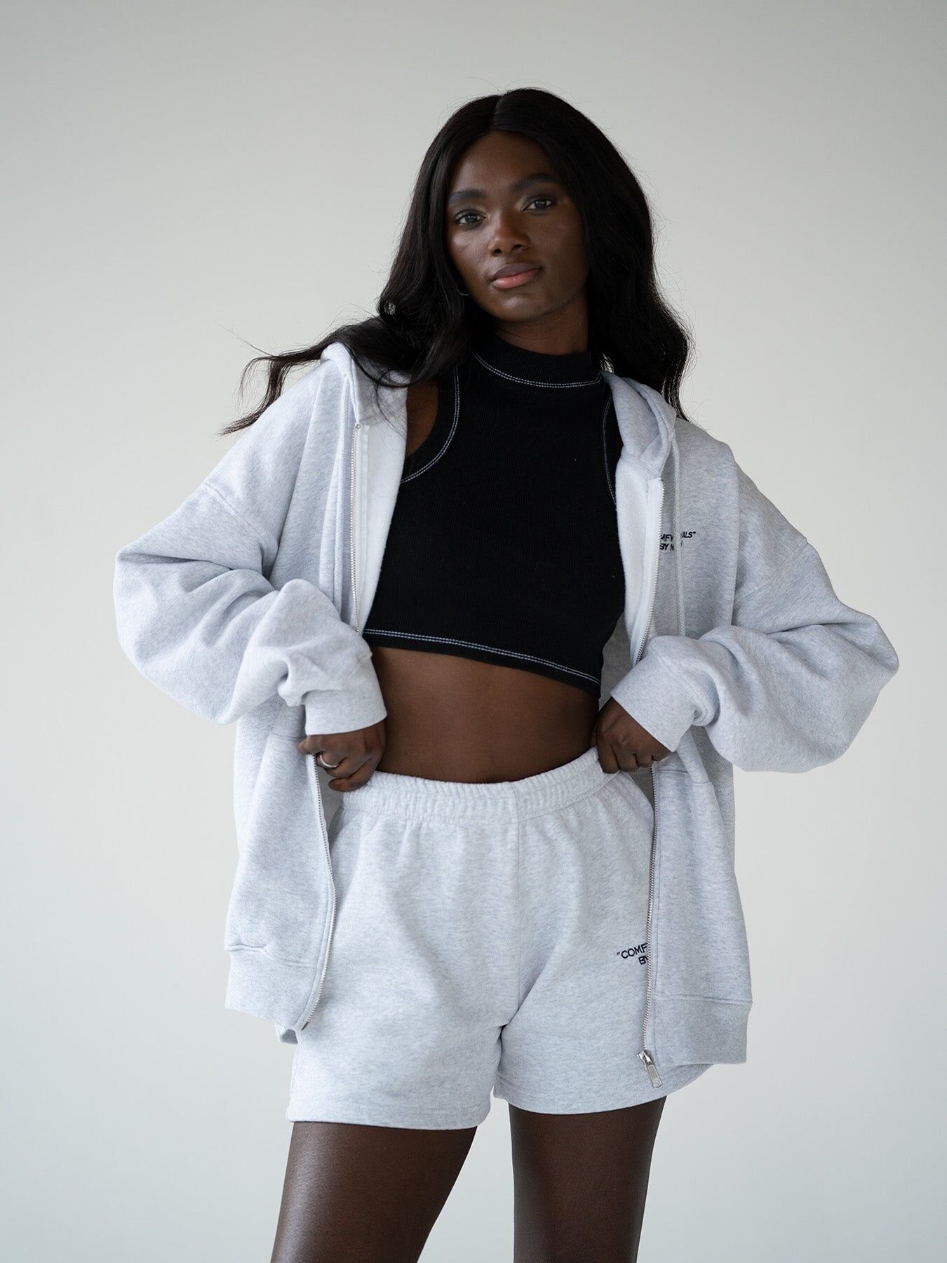 PRENDAS ESENCIALES - Sudadera con cremallera • Gris claro