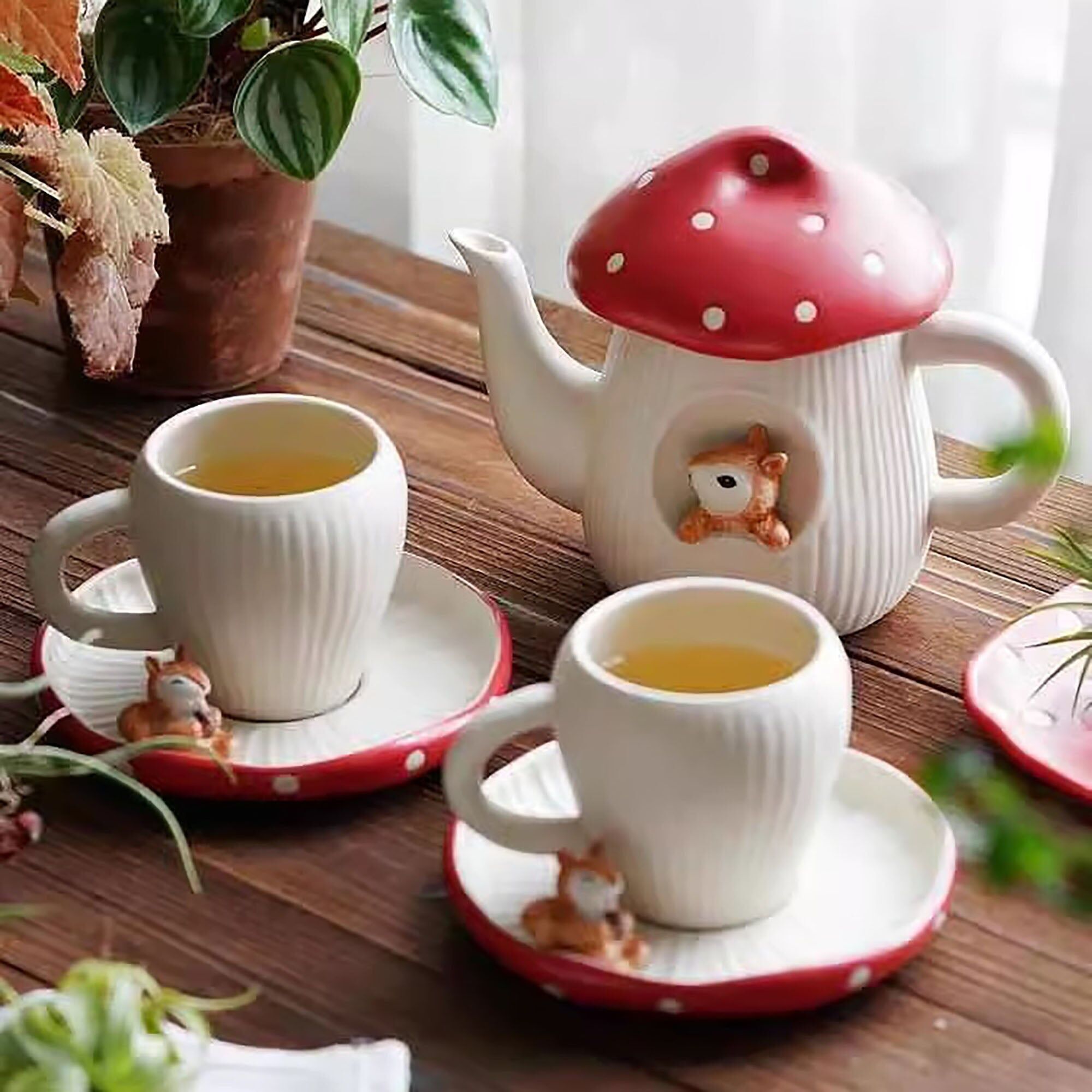 Teiera in ceramica con fungo fatato