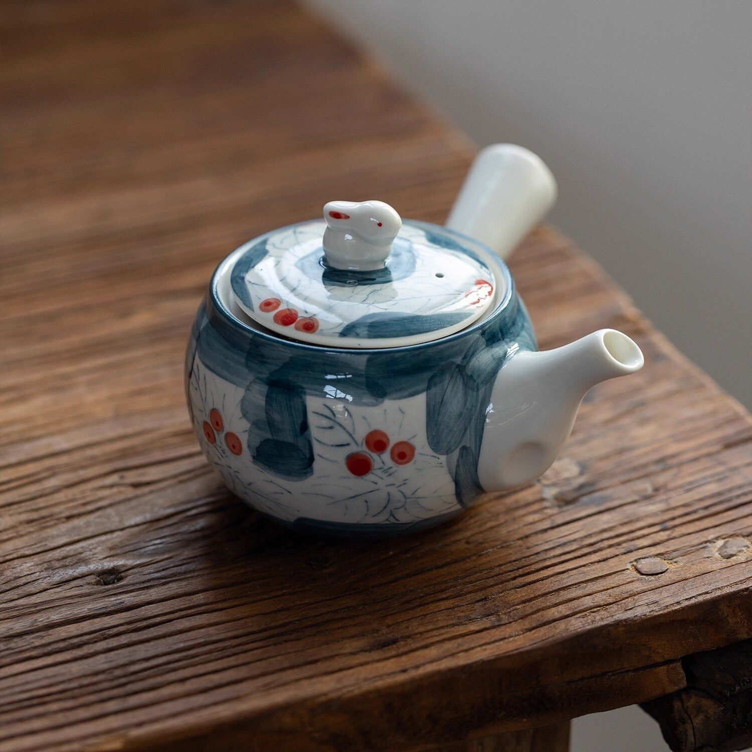 Handgefertigte Arita-Yaki-Teekanne mit Seitengriff