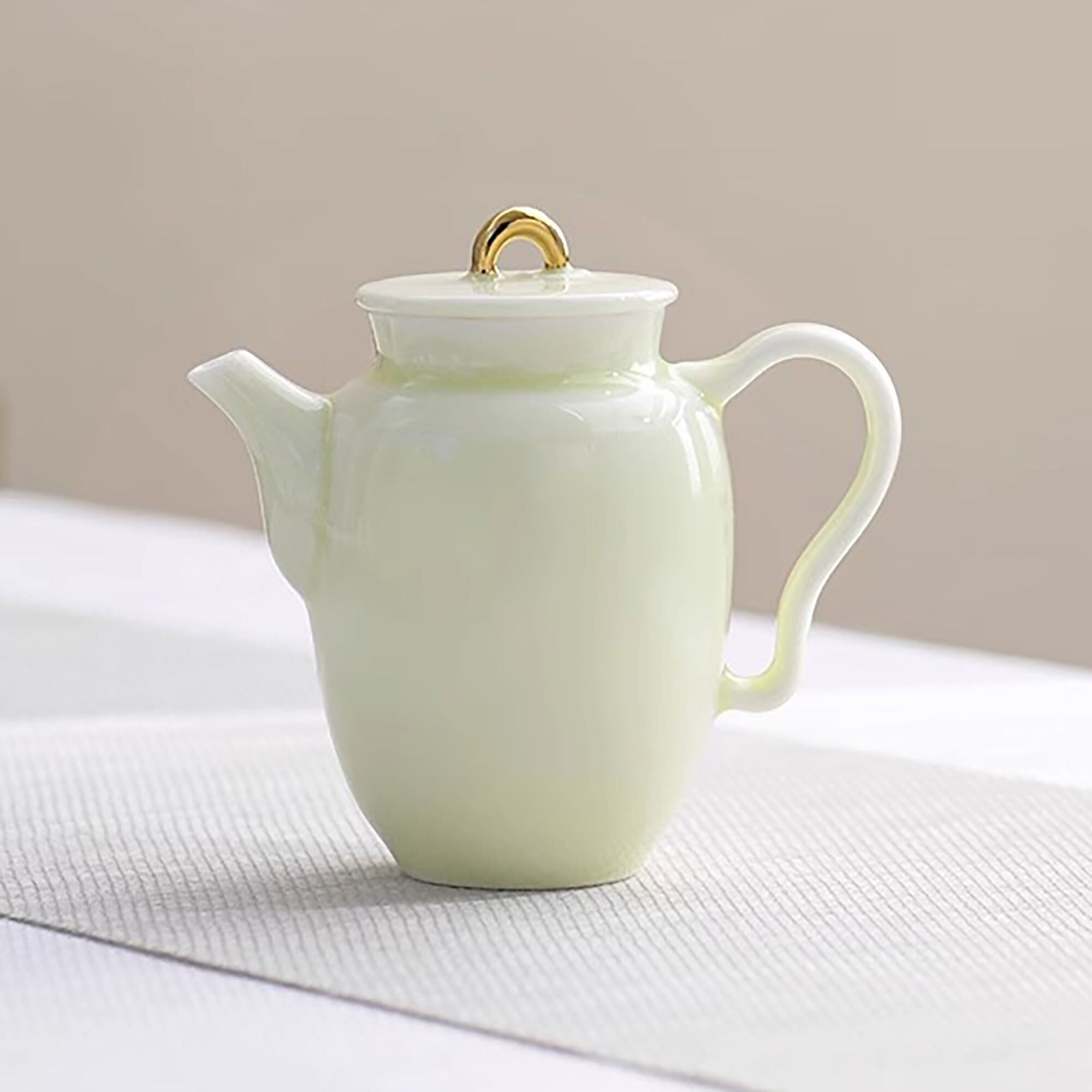 Teekanne aus Jingdezhen-Porzellan, inspiriert vom Song-Stil