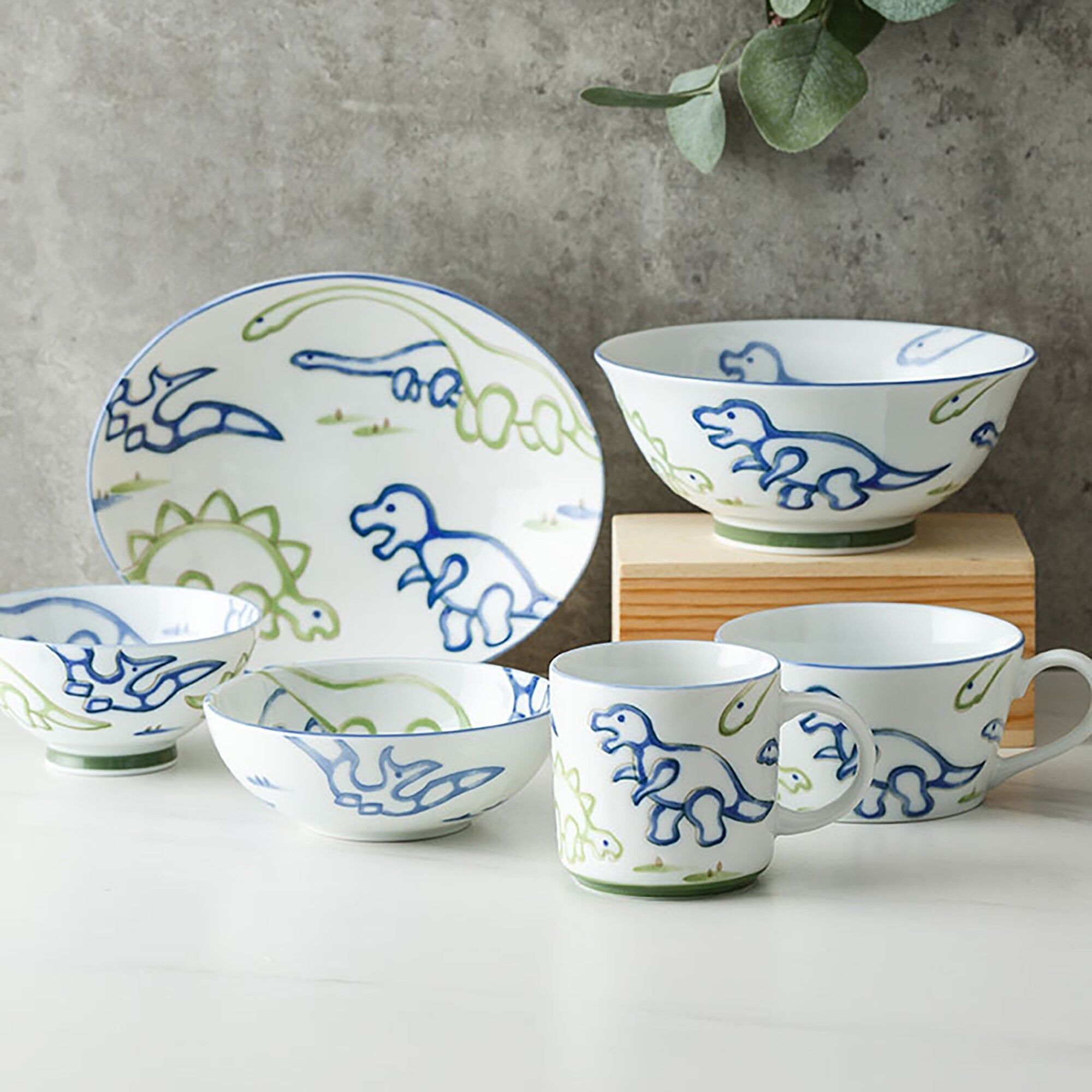 Geschirr mit süßem Dinosaurier-Muster