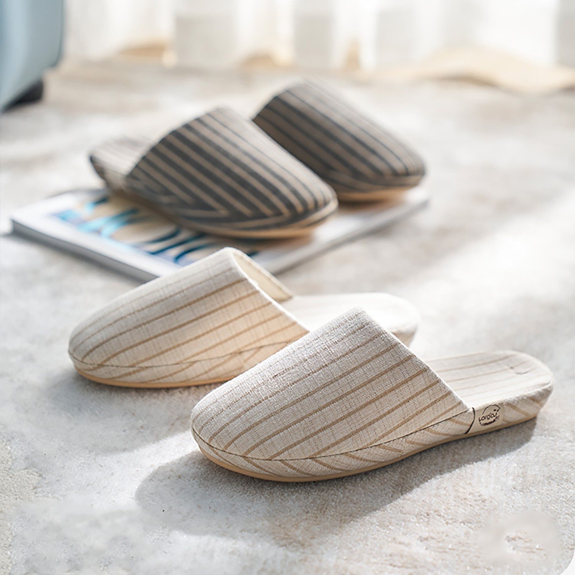 Geschlossene Hausschuhe aus Leinen und Baumwolle